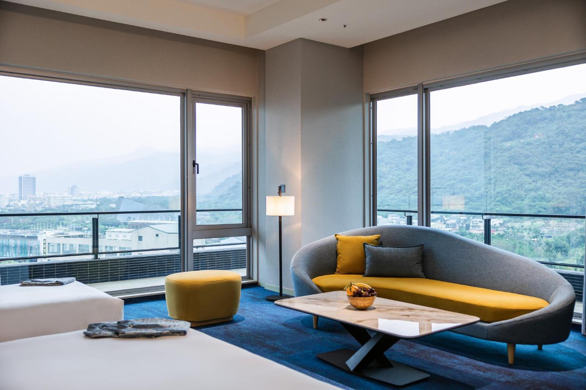 Family Room with Side Sea View photo 3