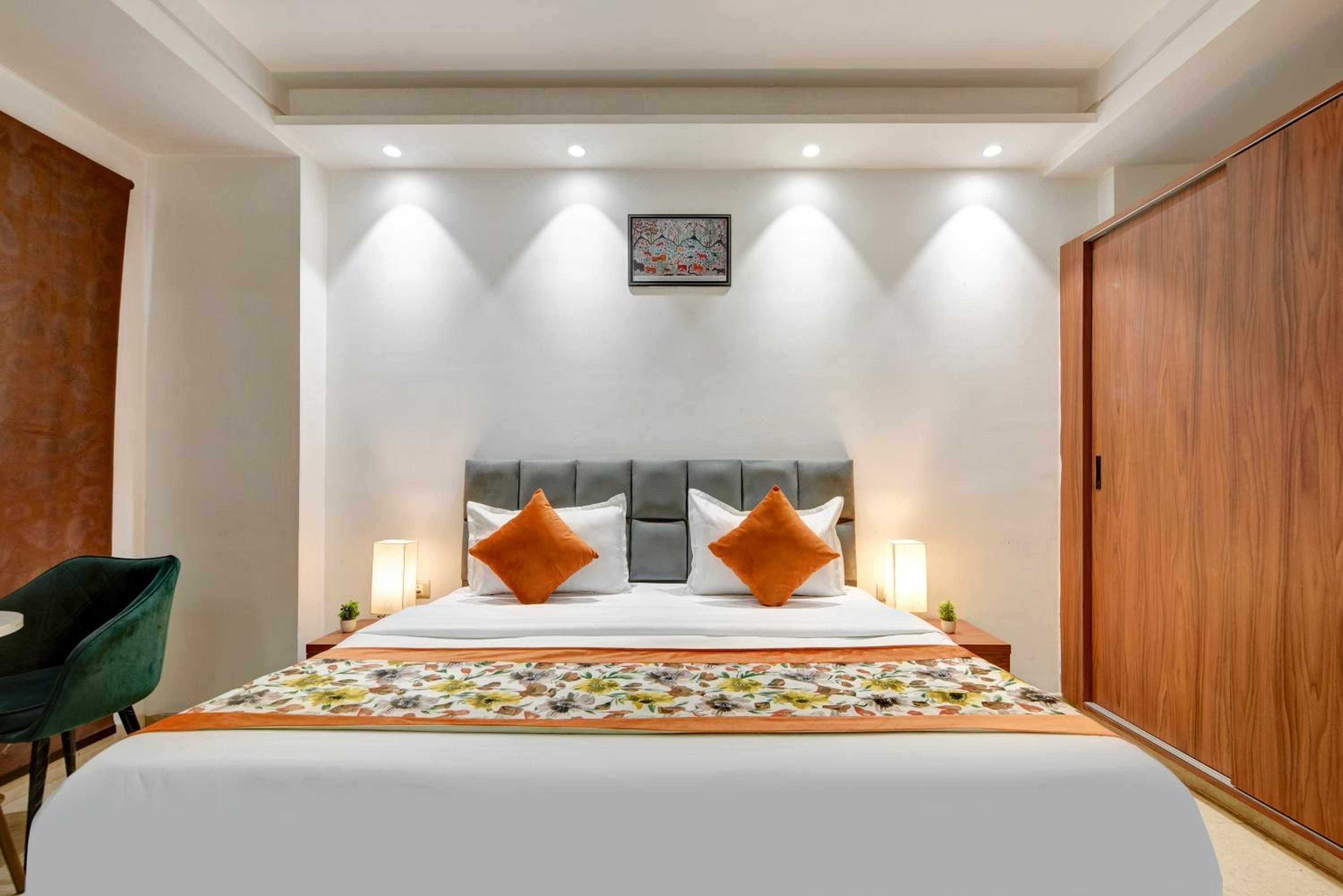 Deluxe Double Room with Balcony photo 1