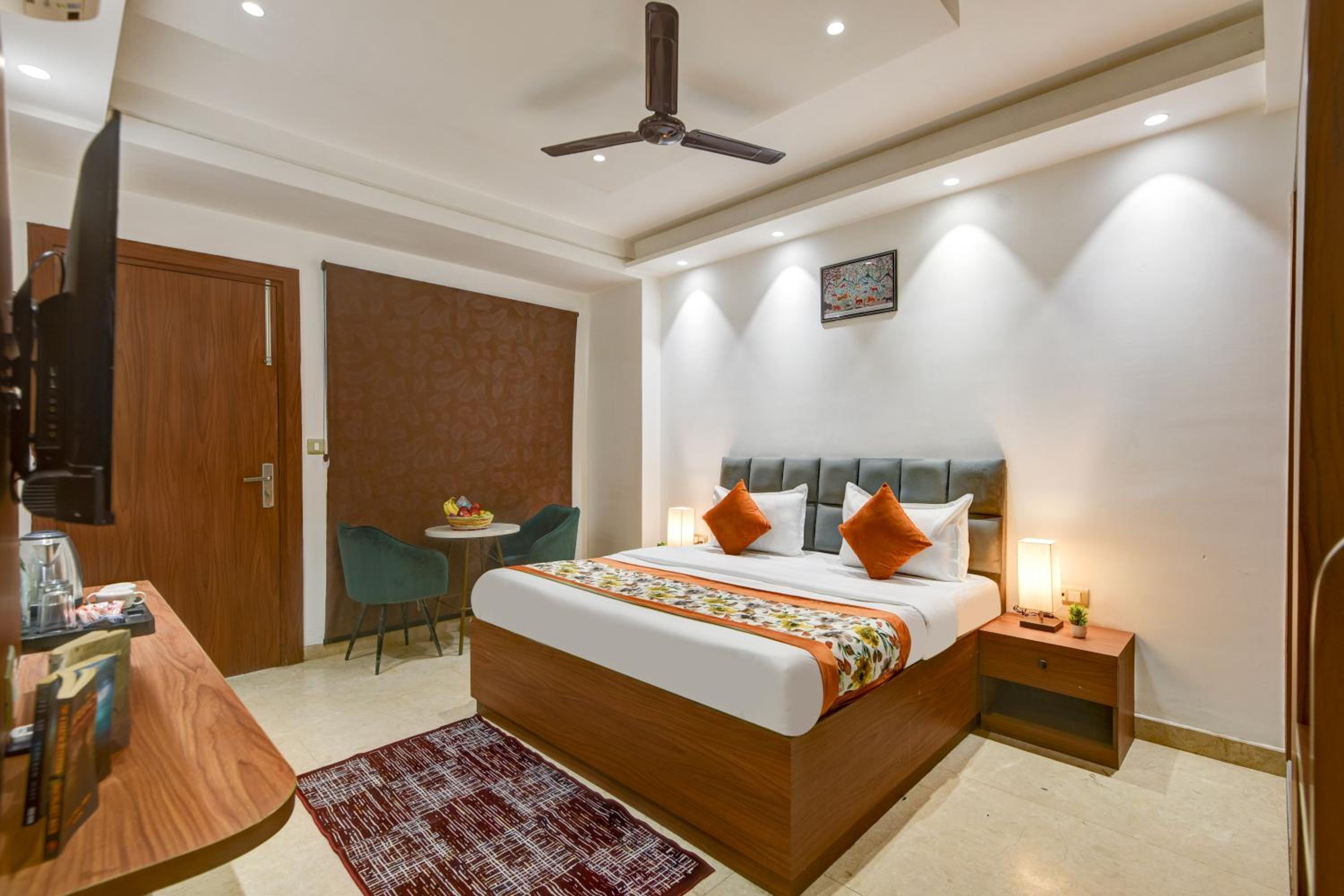 Deluxe Double Room with Balcony photo 3