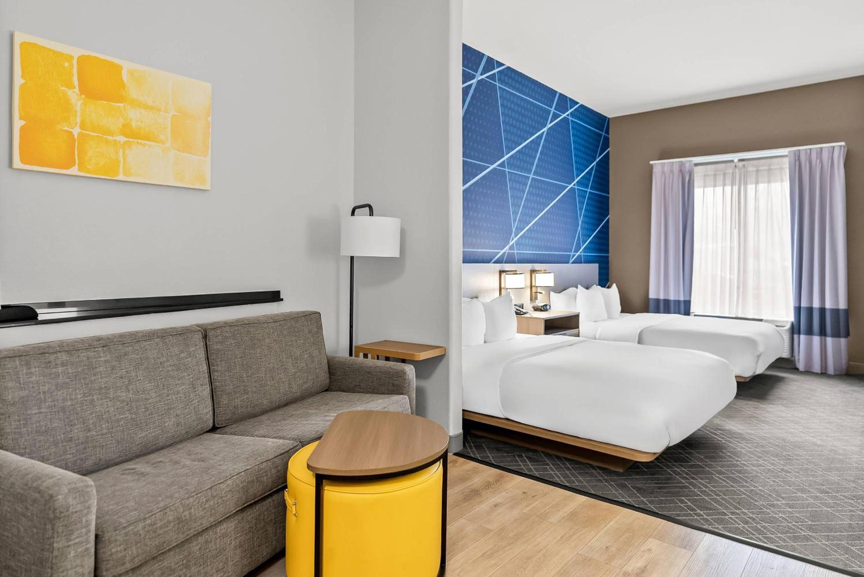 Suite with Two Queen Beds - Accessible/Non-Smoking - Photo 1