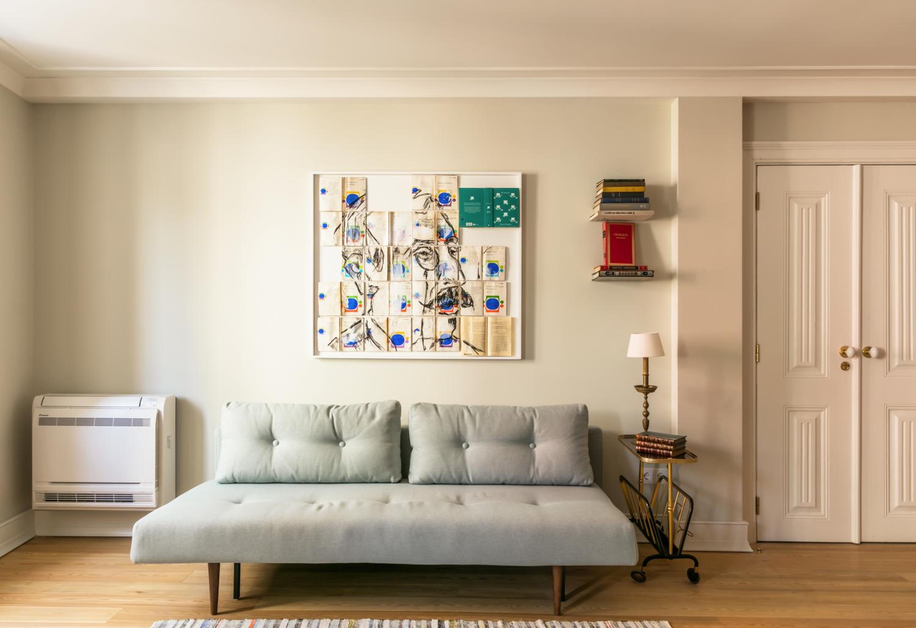 Deluxe One-Bedroom Apartment
