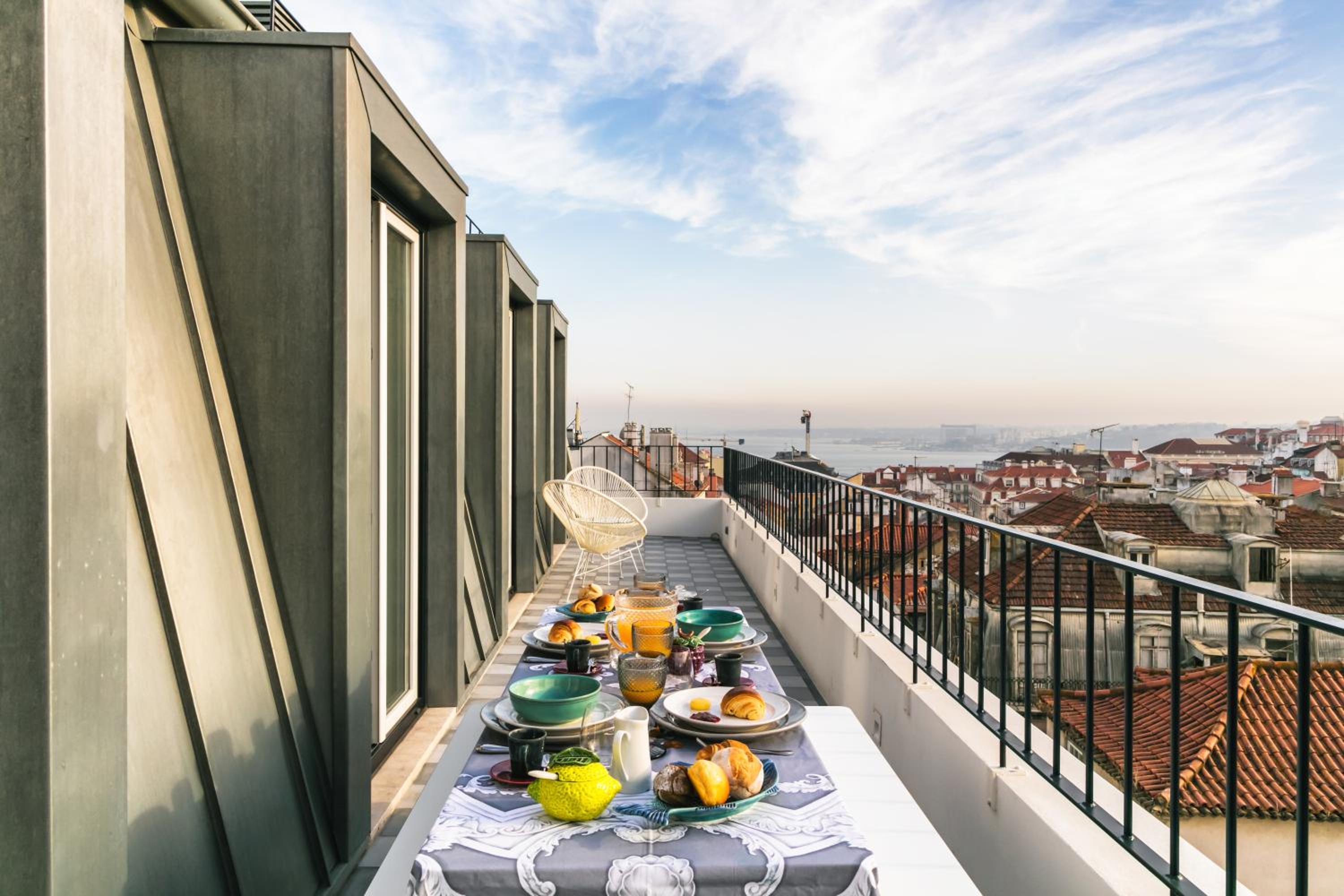 Three-Bedroom Apartment with Terrace and River View photo 2