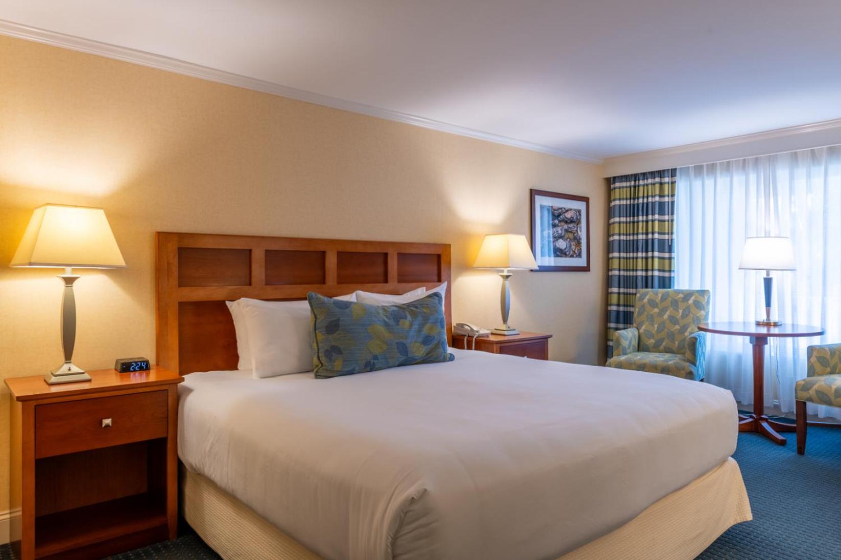  Deluxe Room 1 King Chase Building photo 2
