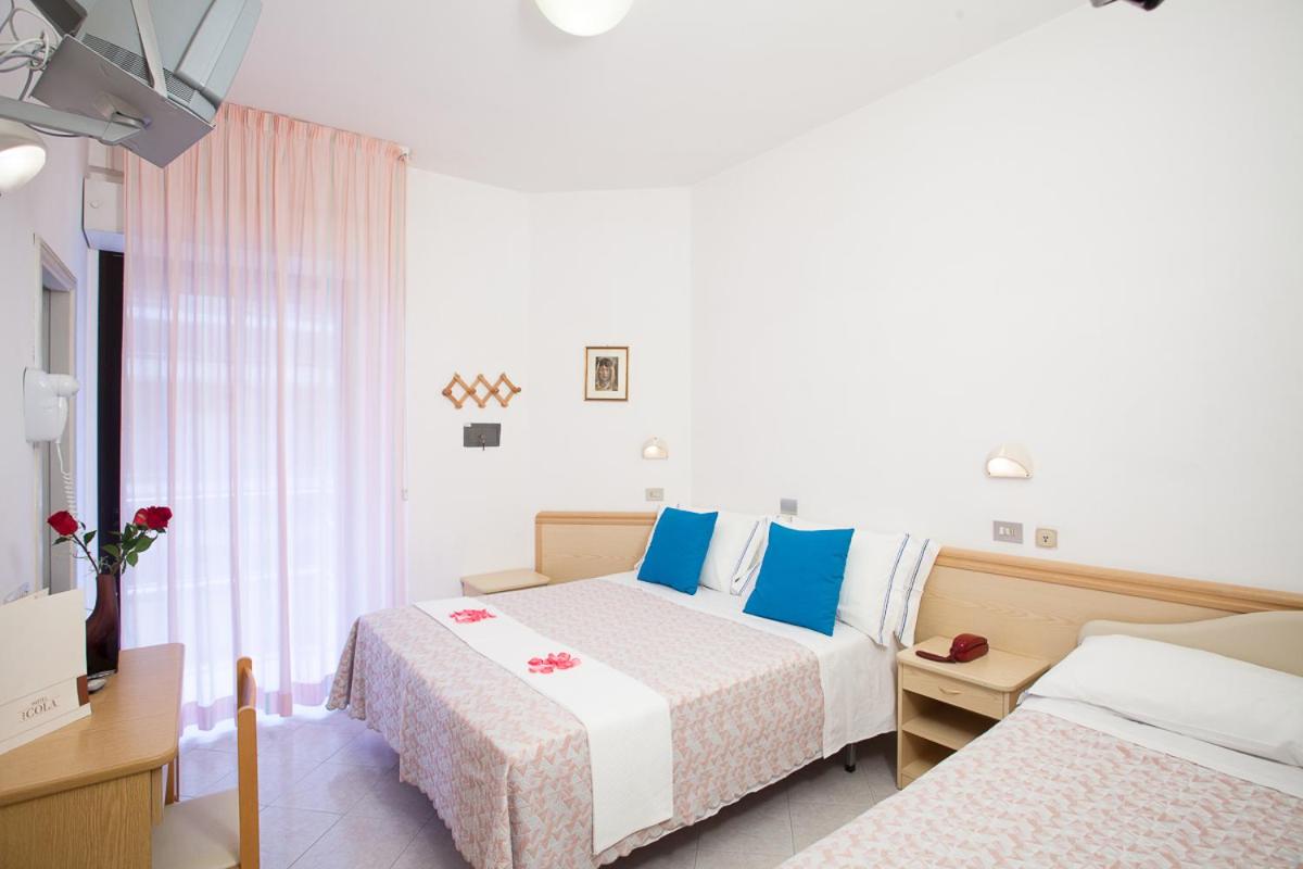 Classic Triple Room with Partial Sea View