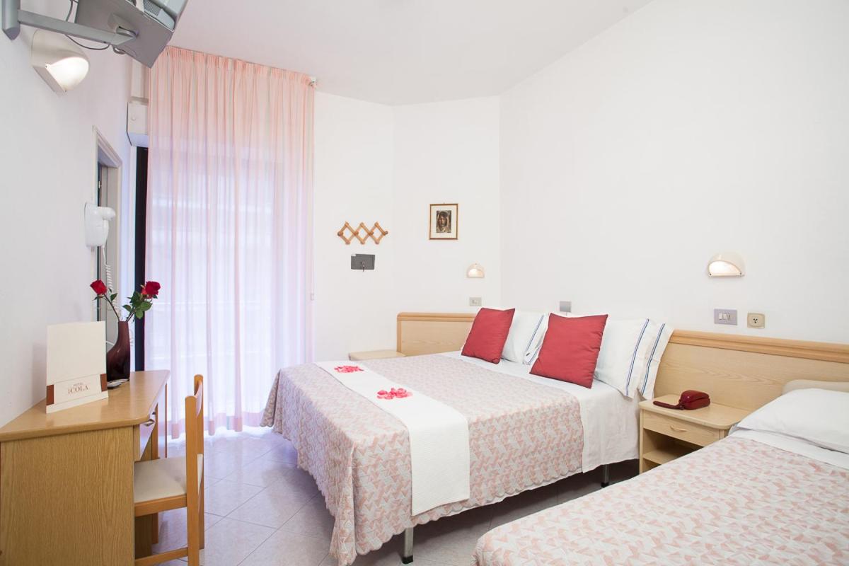 Classic Triple Room with Partial Sea View