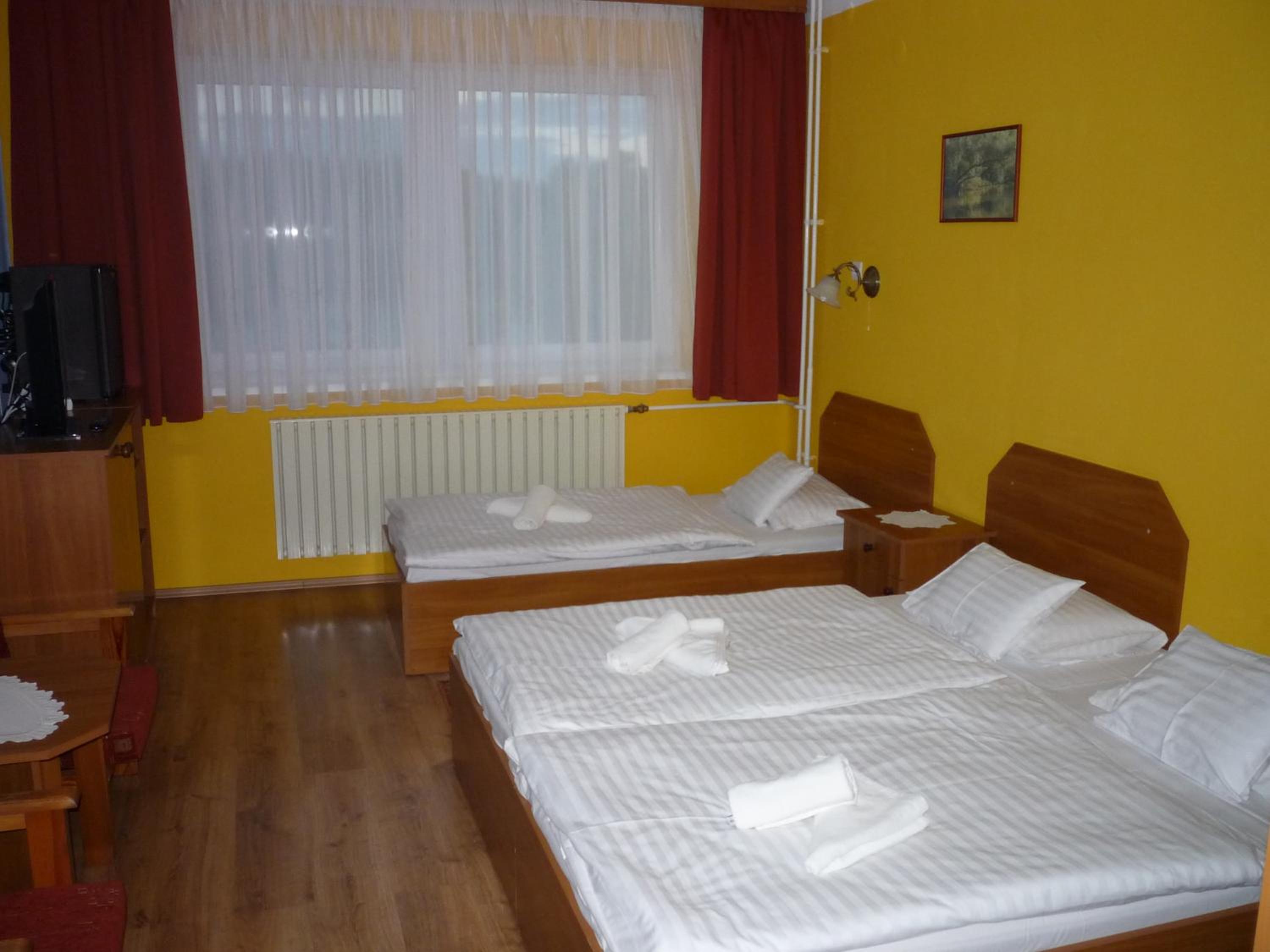 Twin Room with Bathroom photo 1
