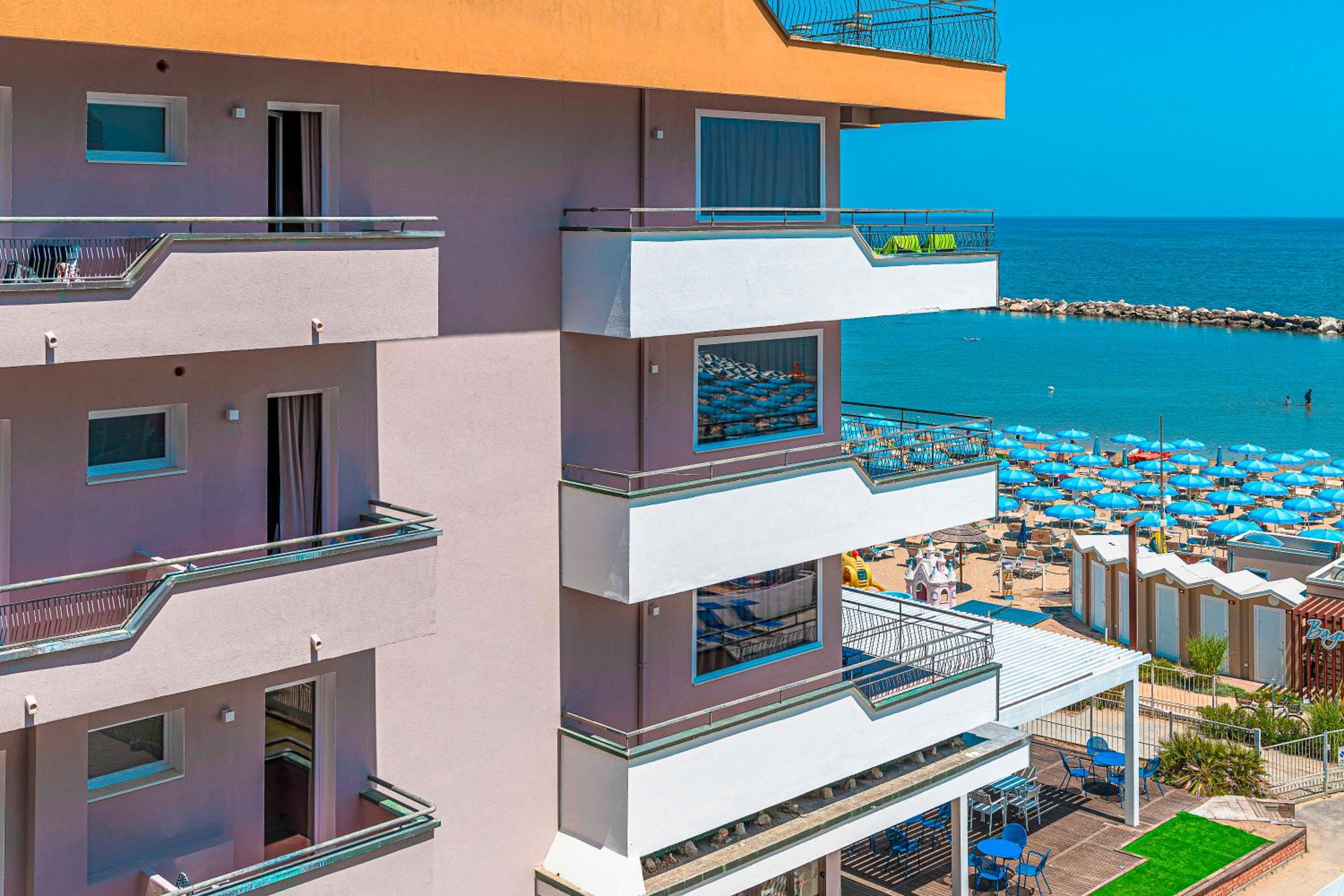 Classic Double Room with Balcony and Beach Access