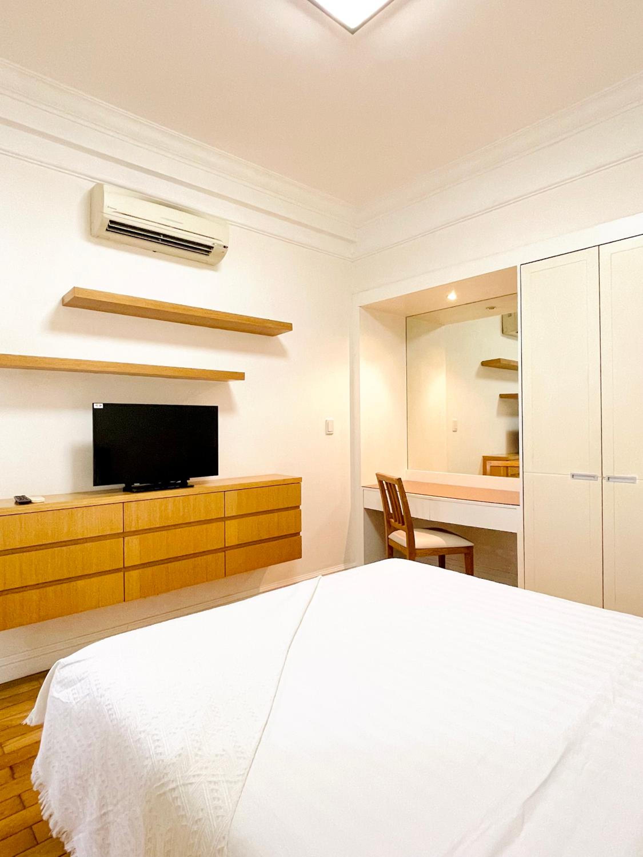 One-Bedroom Apartment with City View