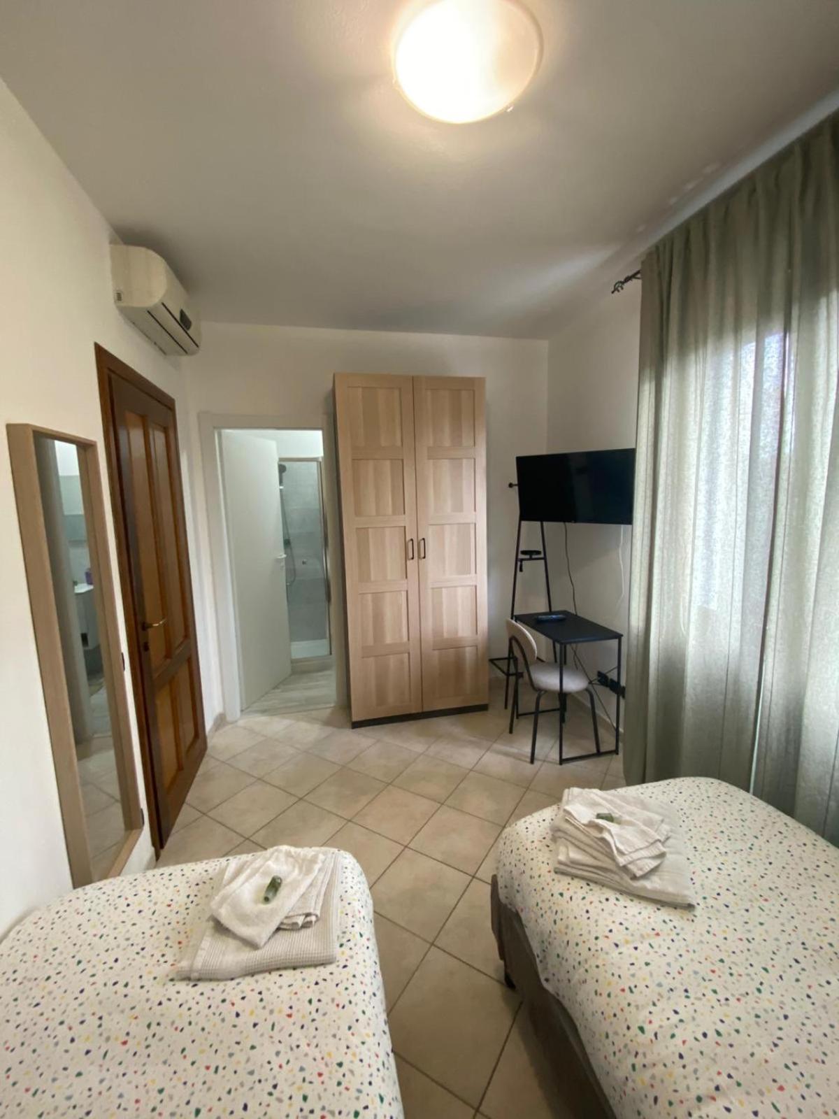 Twin Room - Photo 5