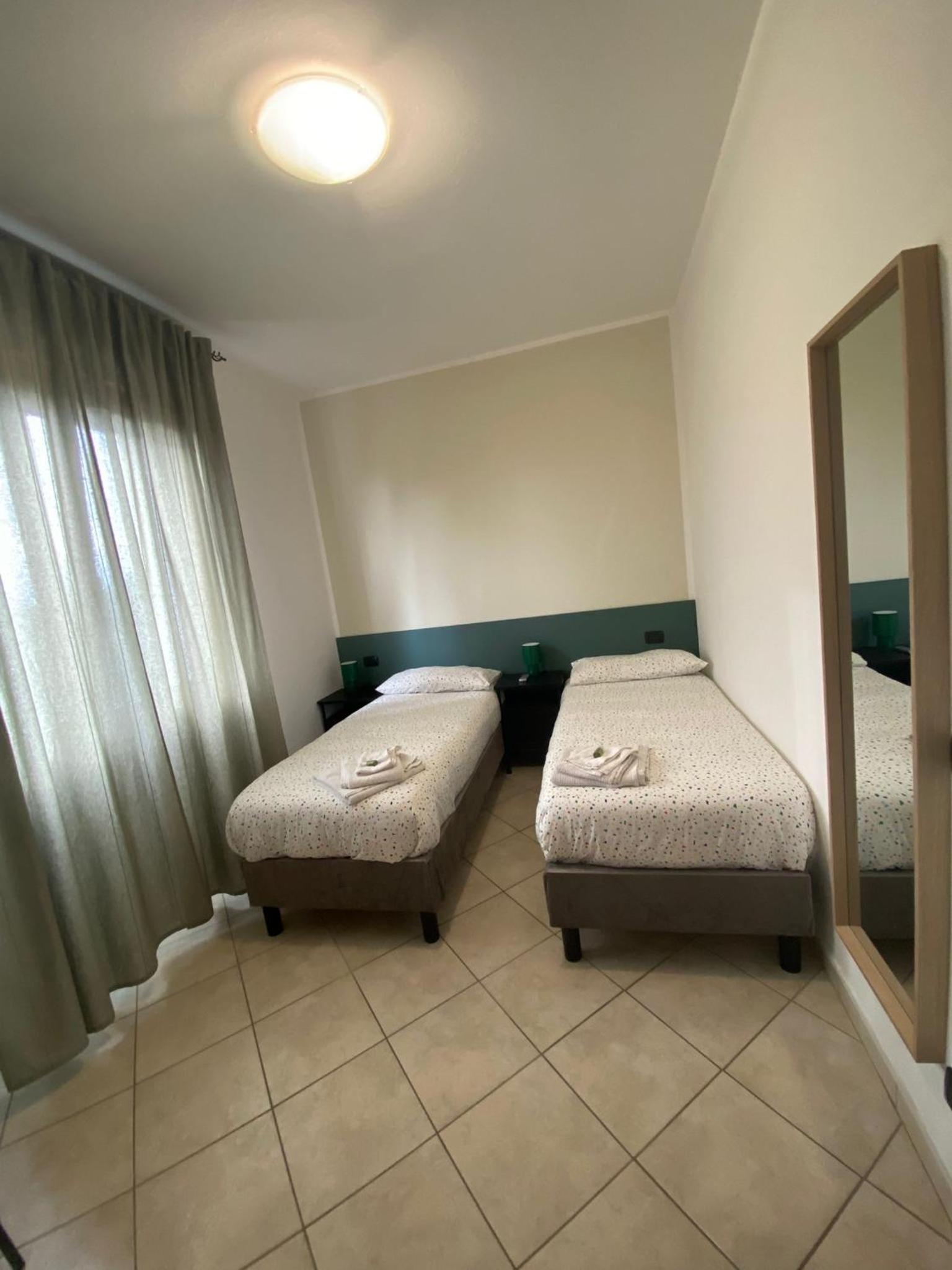 Twin Room - Photo 3