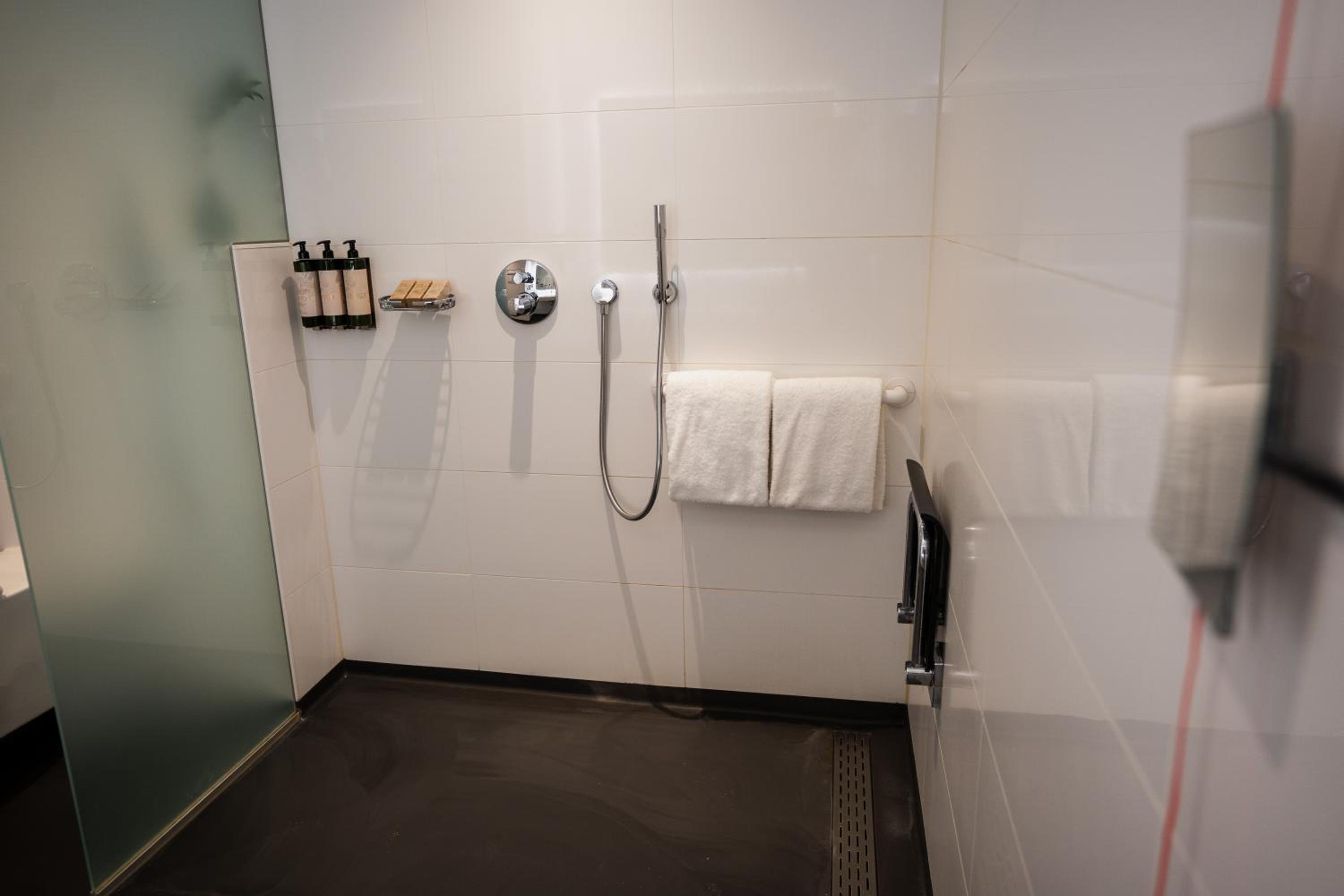 King Room - Disability Access photo 3