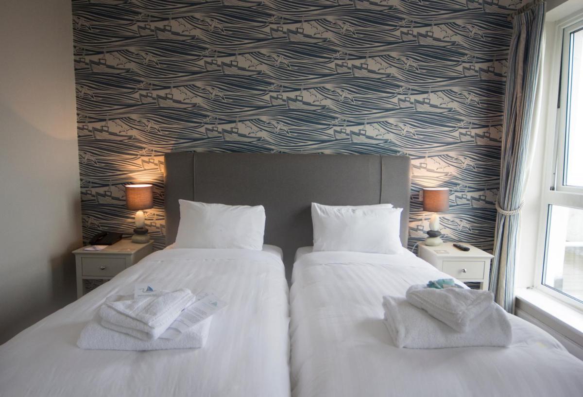 Twin / Double Room with Park View photo 2