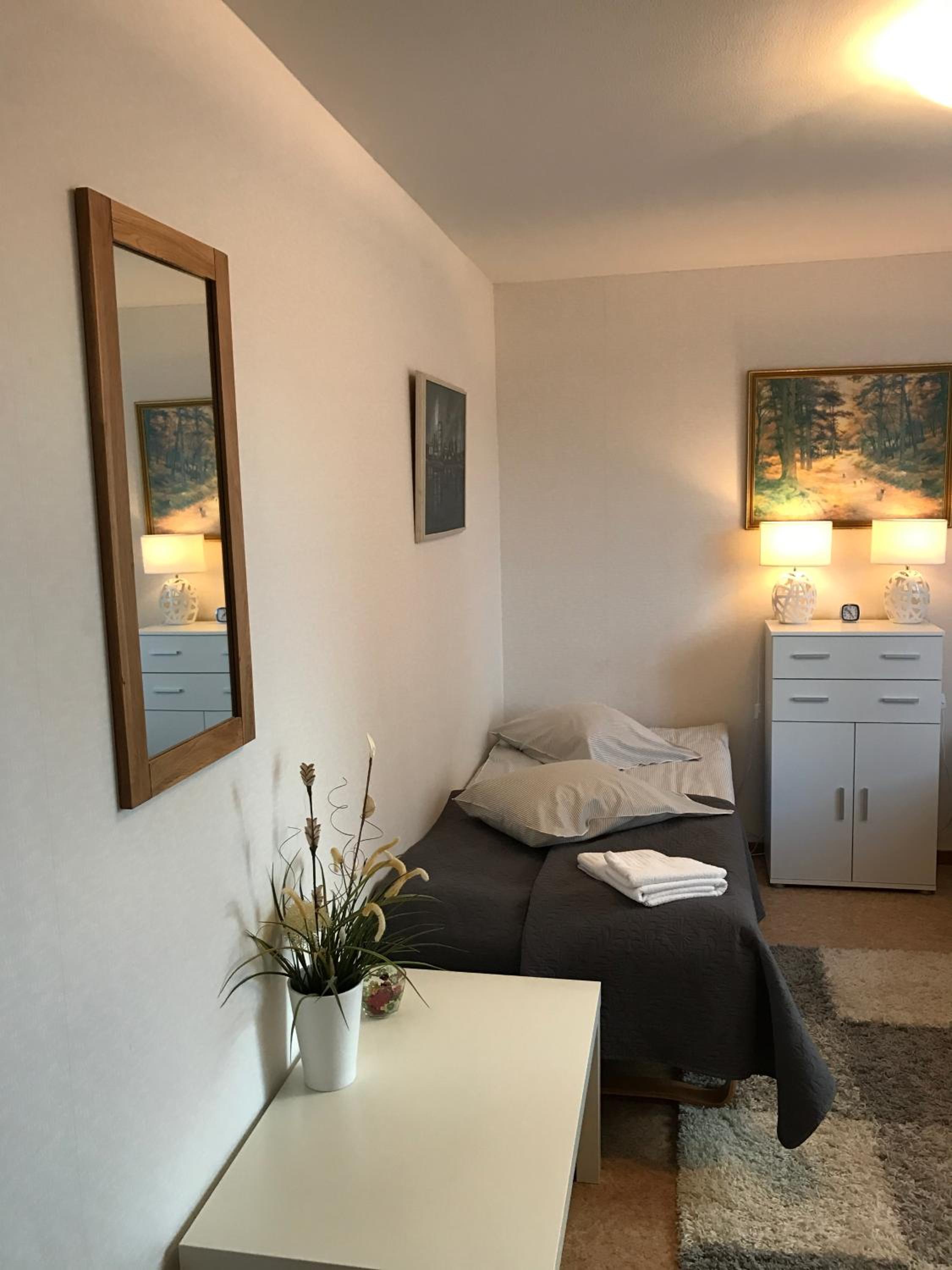 Economy Twin Room with Shared Bathroom photo 3