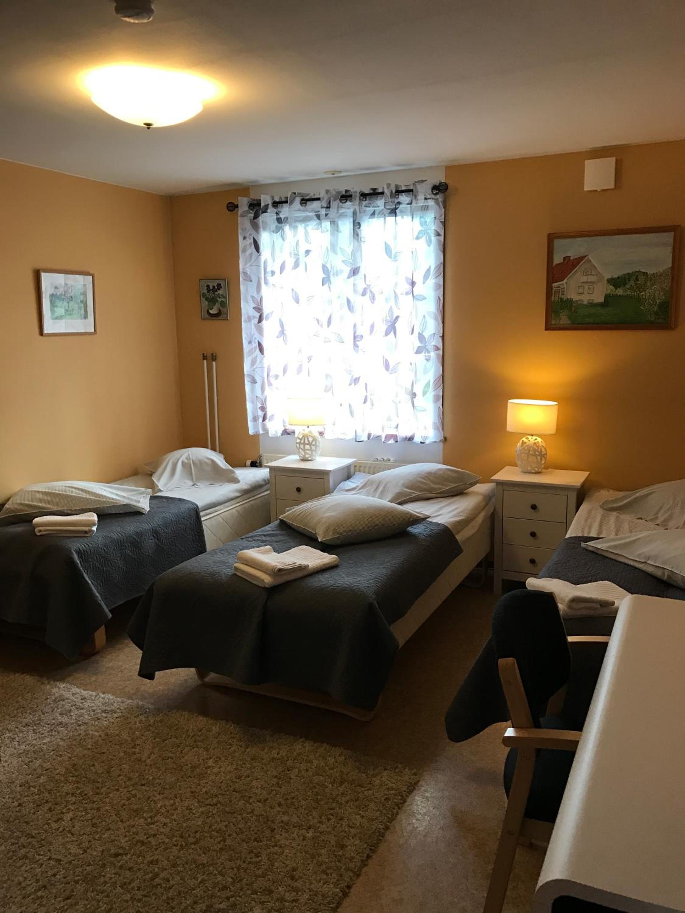 Economy Triple Room with Shared Bathroom photo 1