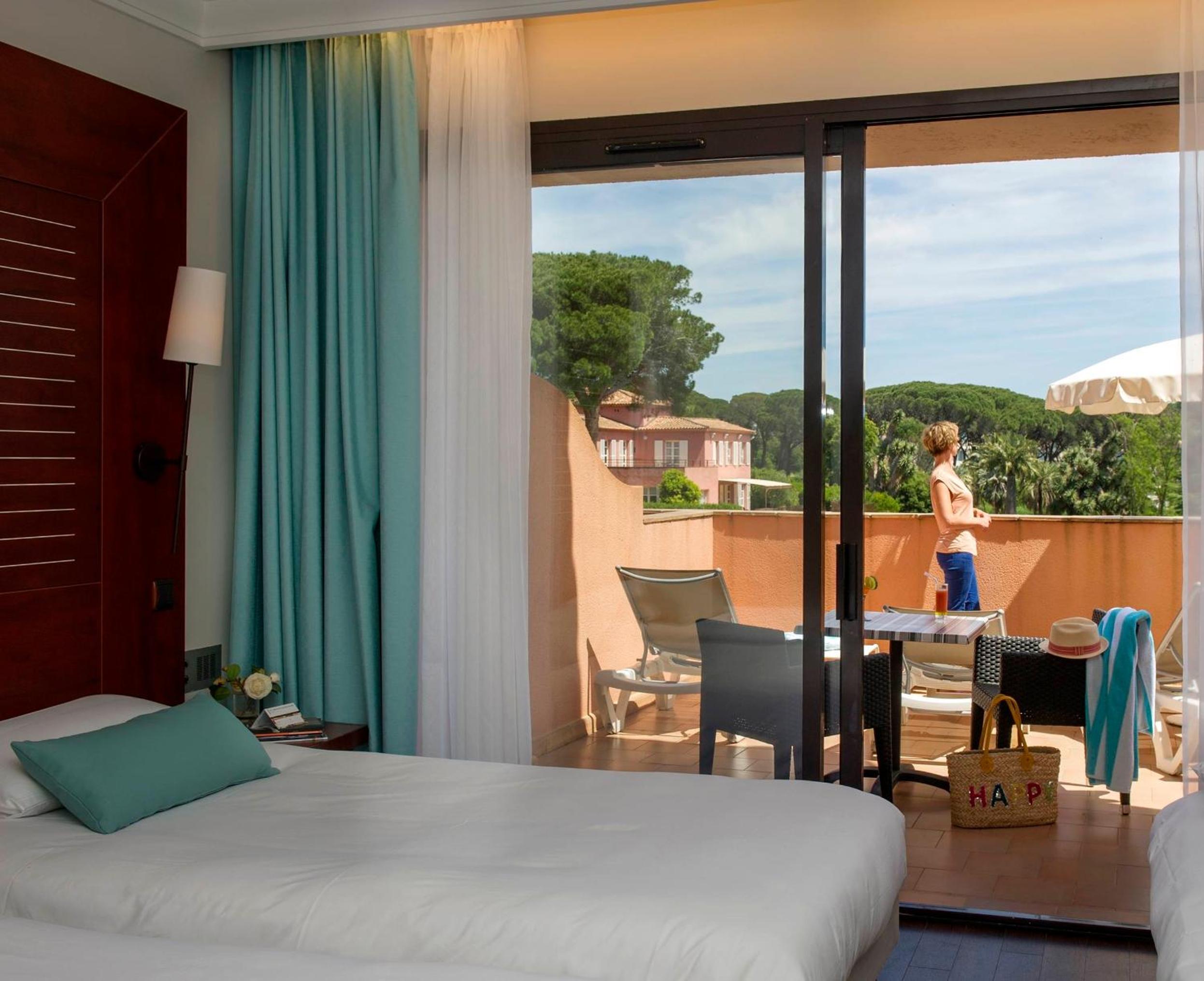 Terrace Triple Room with Pool View