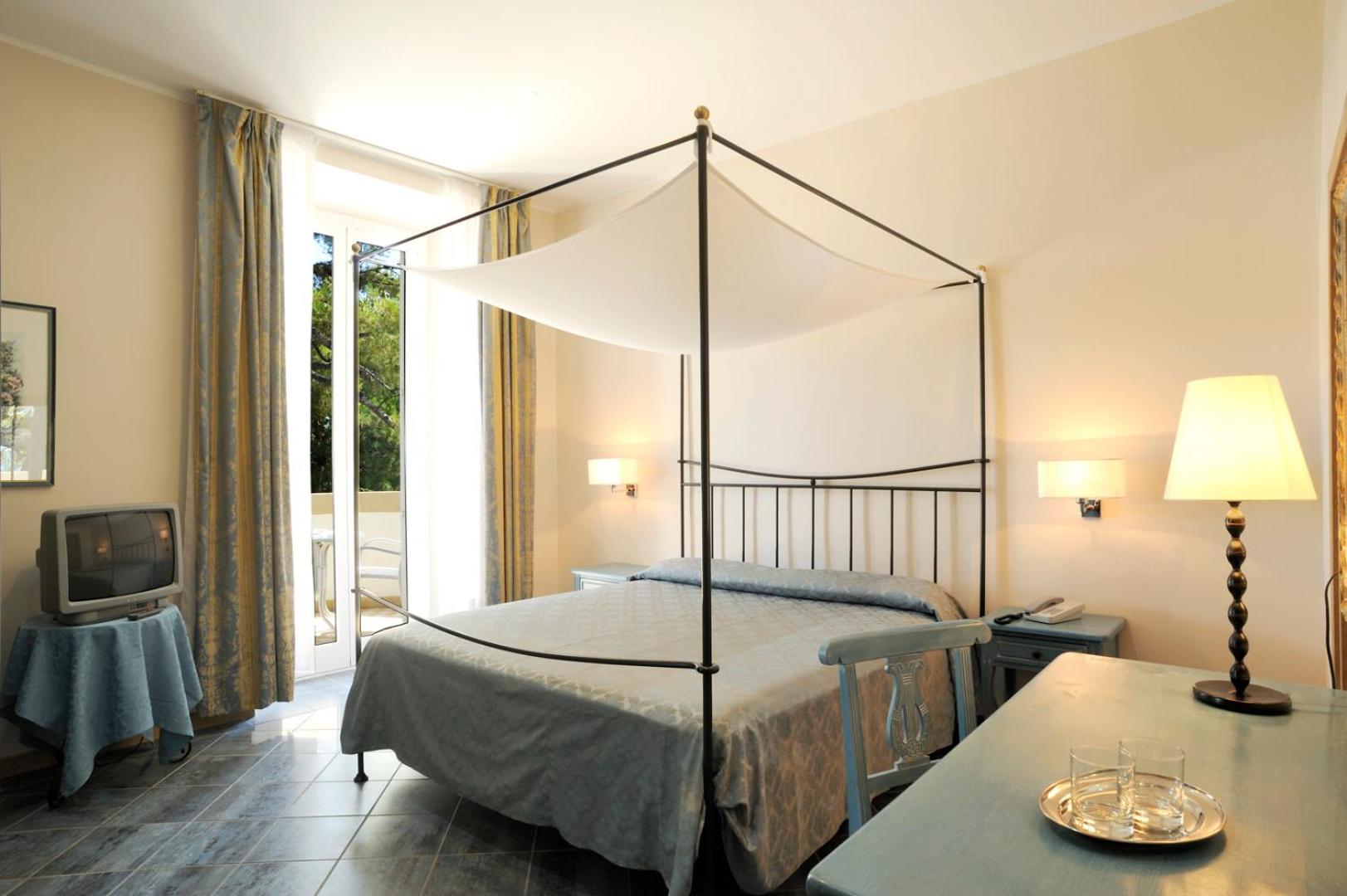 Deluxe Double Room 1°-2° Sea View - Photo 6