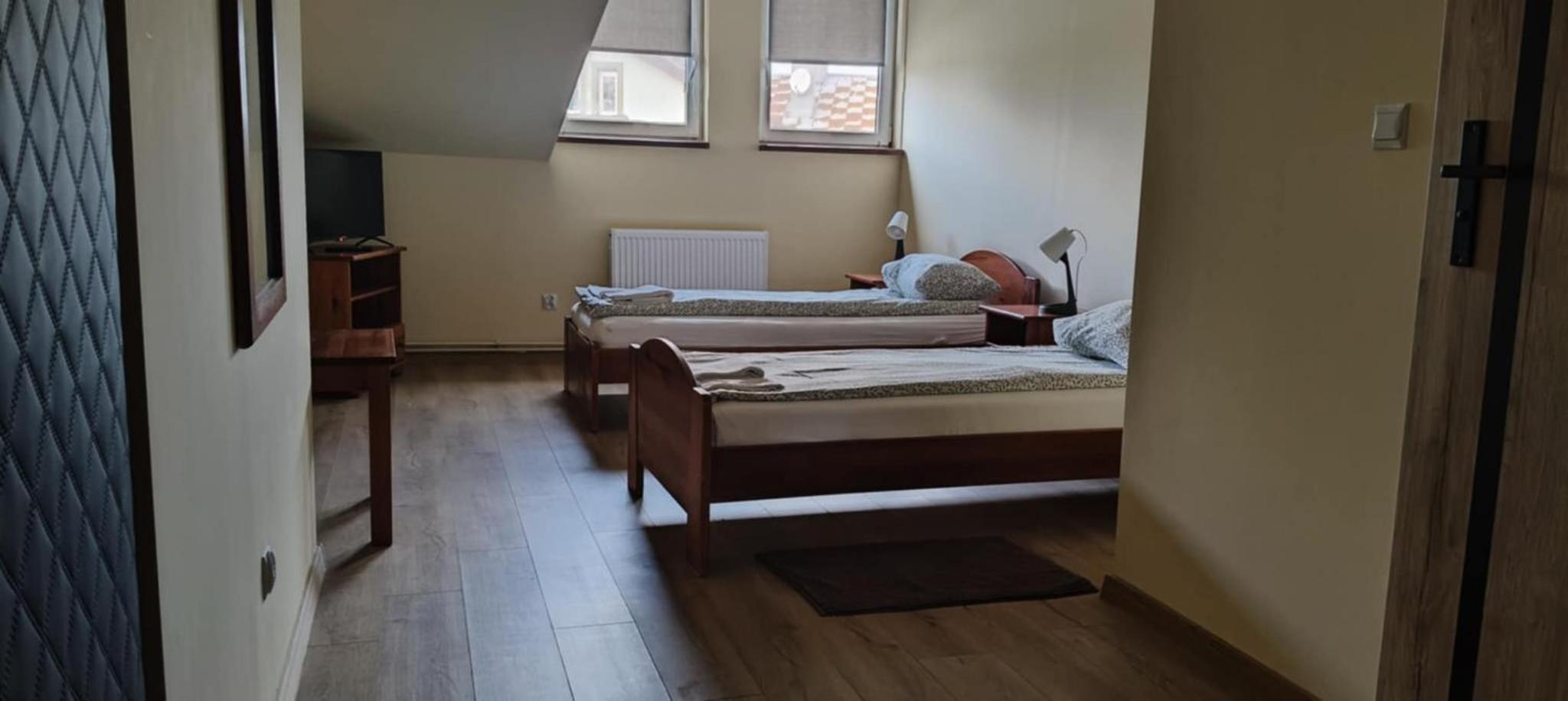 Economy Twin Room photo 3