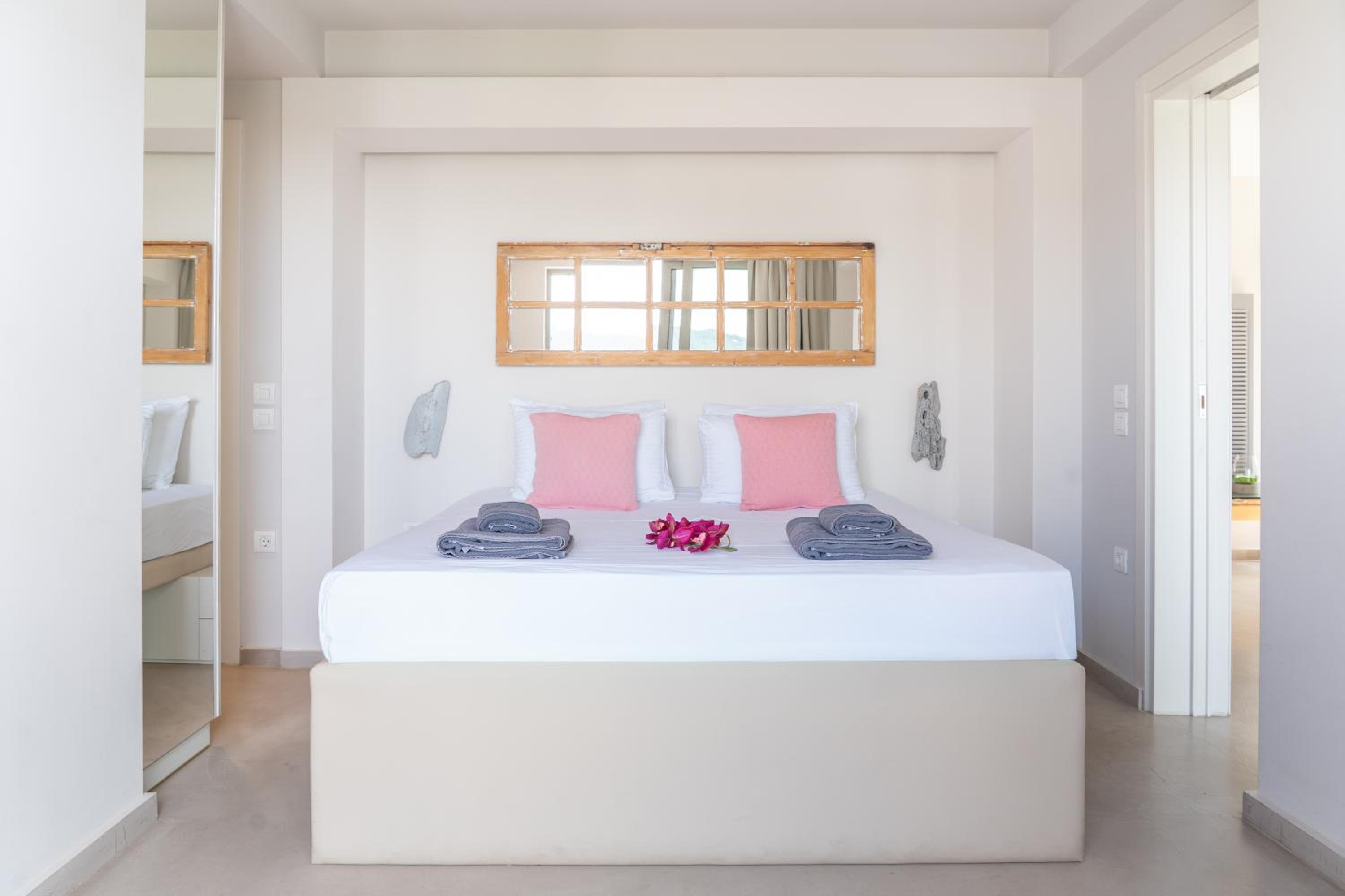 Deluxe Suite with Sea View photo 3