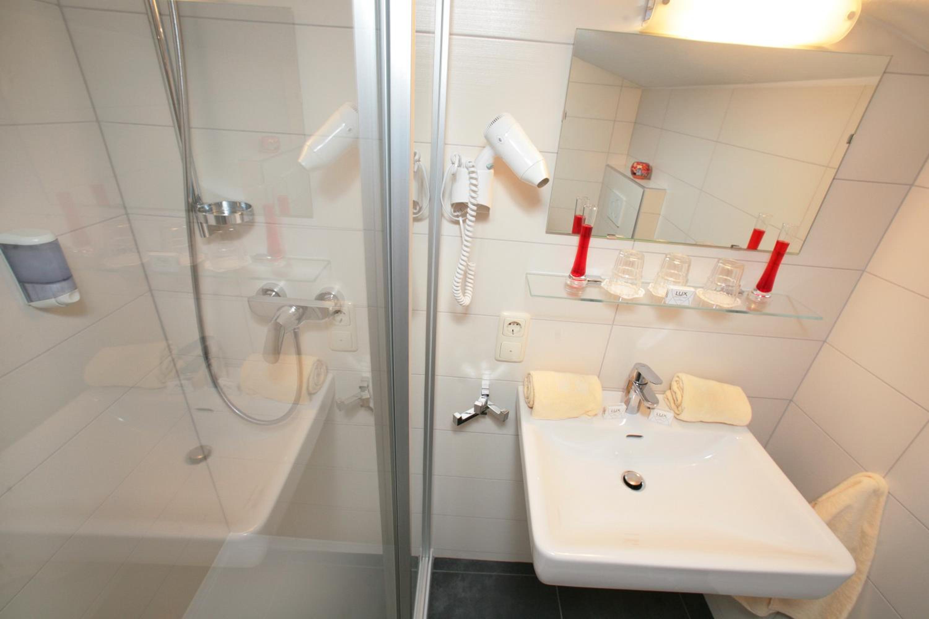 Budget Double Room - Photo 3