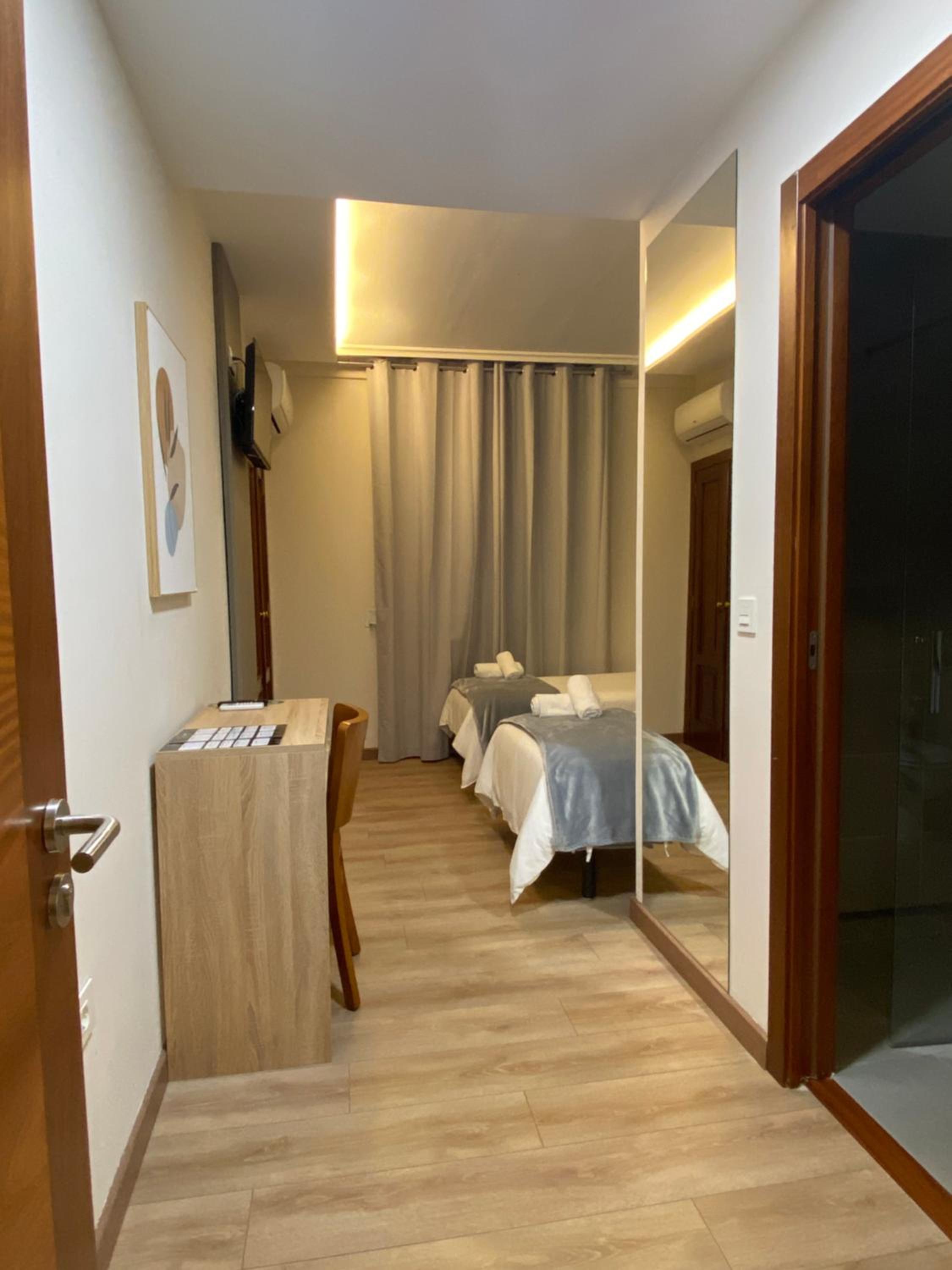 Twin Room - Disability Access photo 2