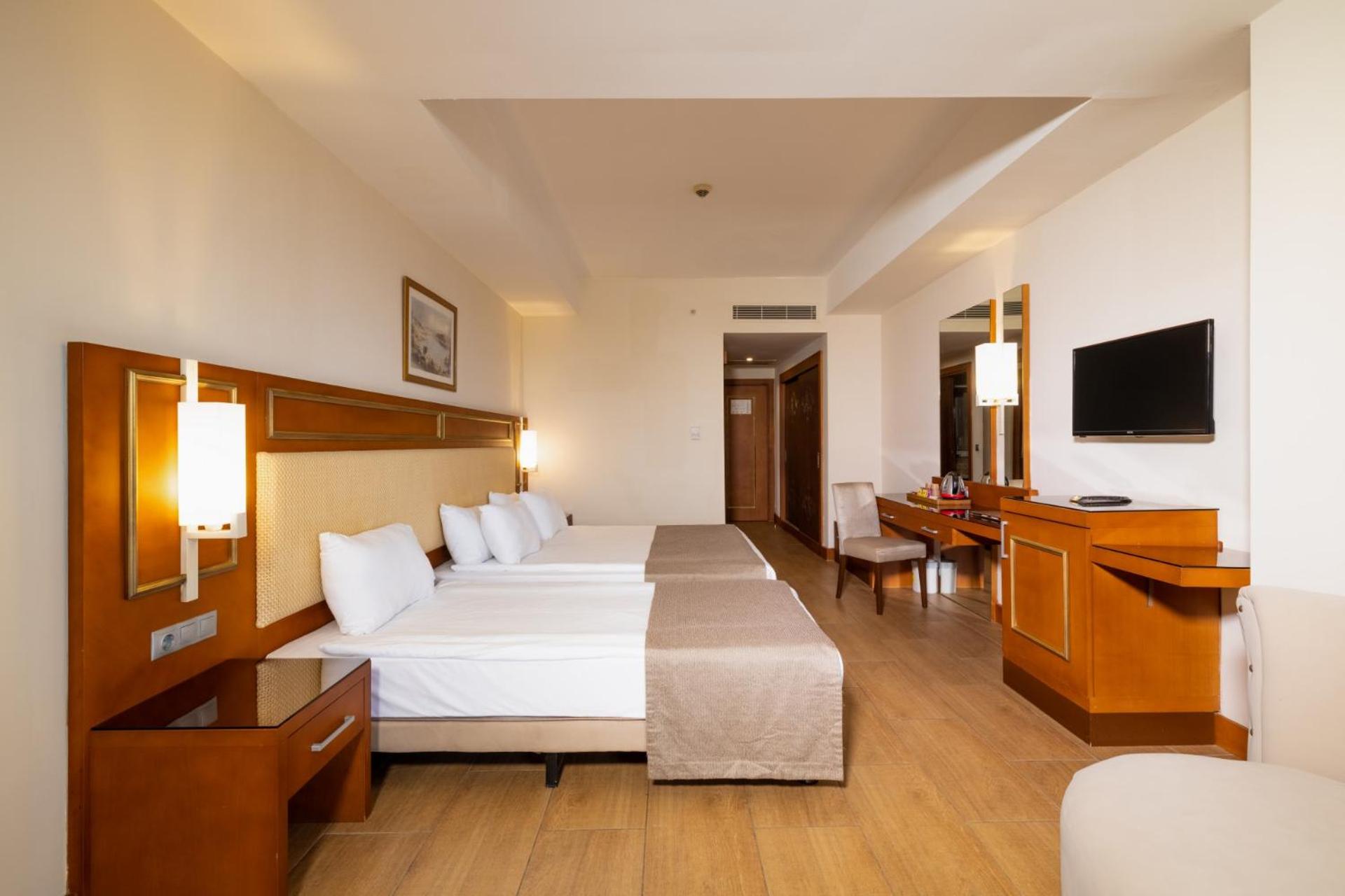 Double or Twin Room with Pool View photo 2