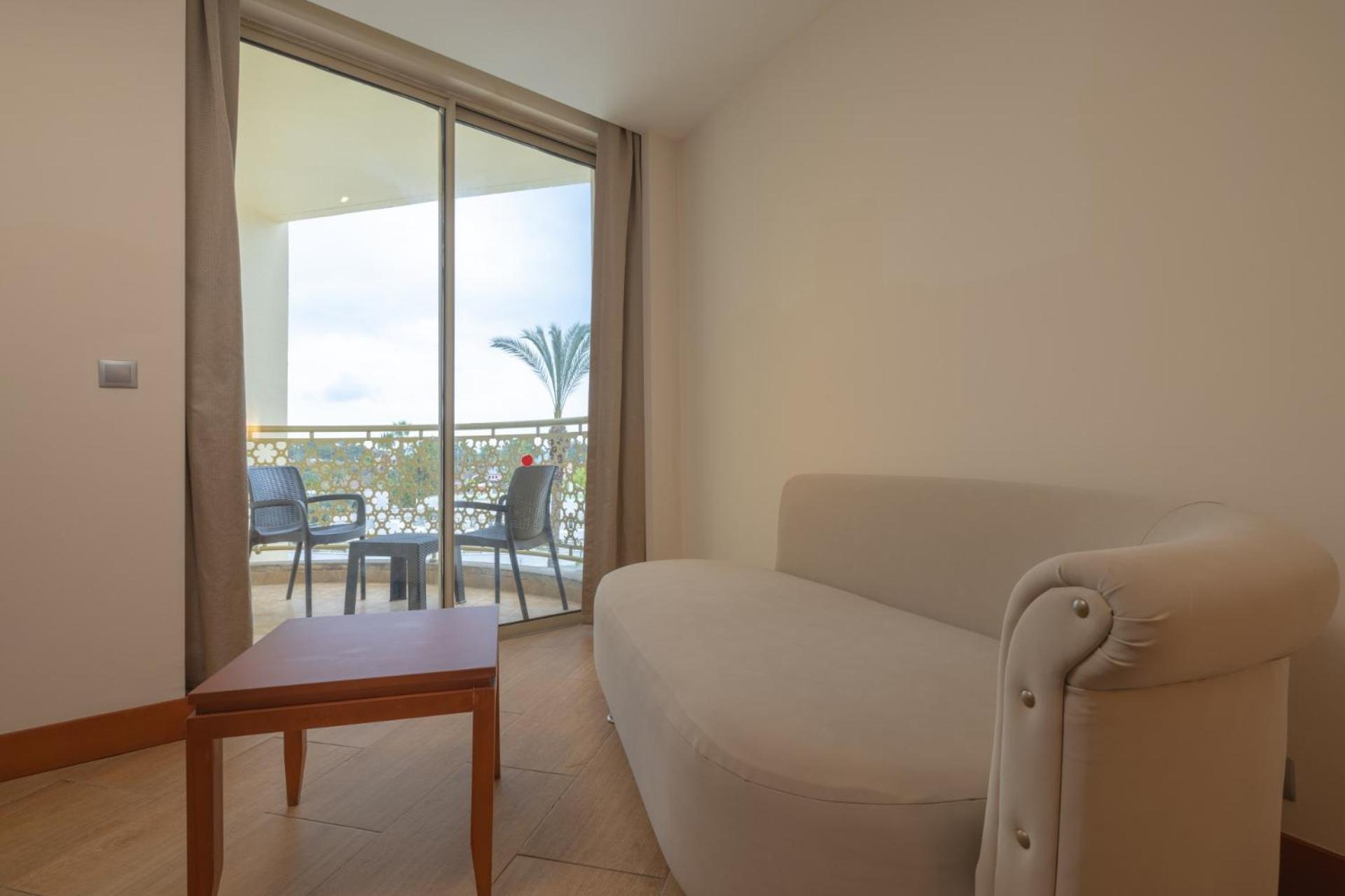 Double or Twin Room with Pool View photo 3