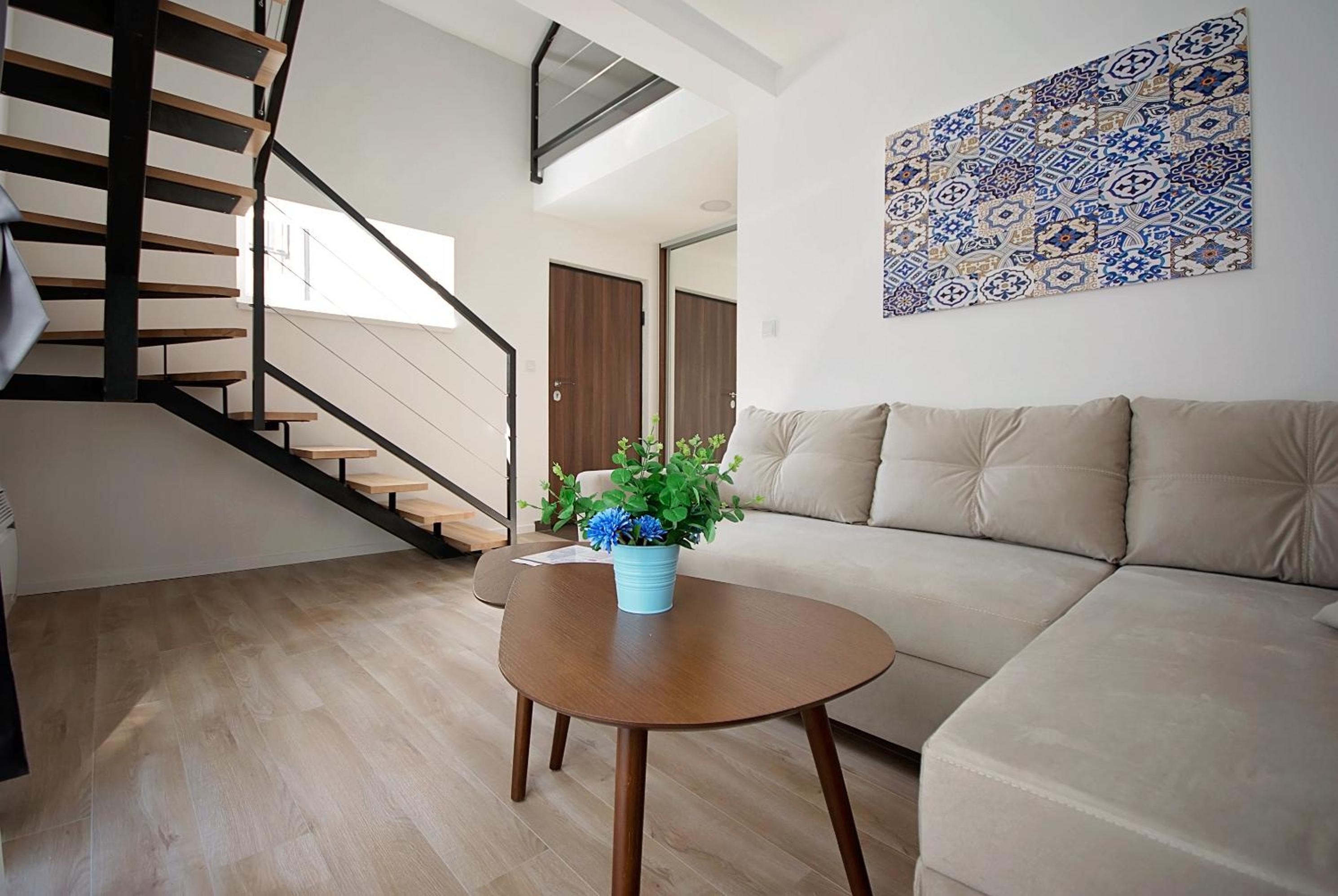 Duplex Suite - Photo 1