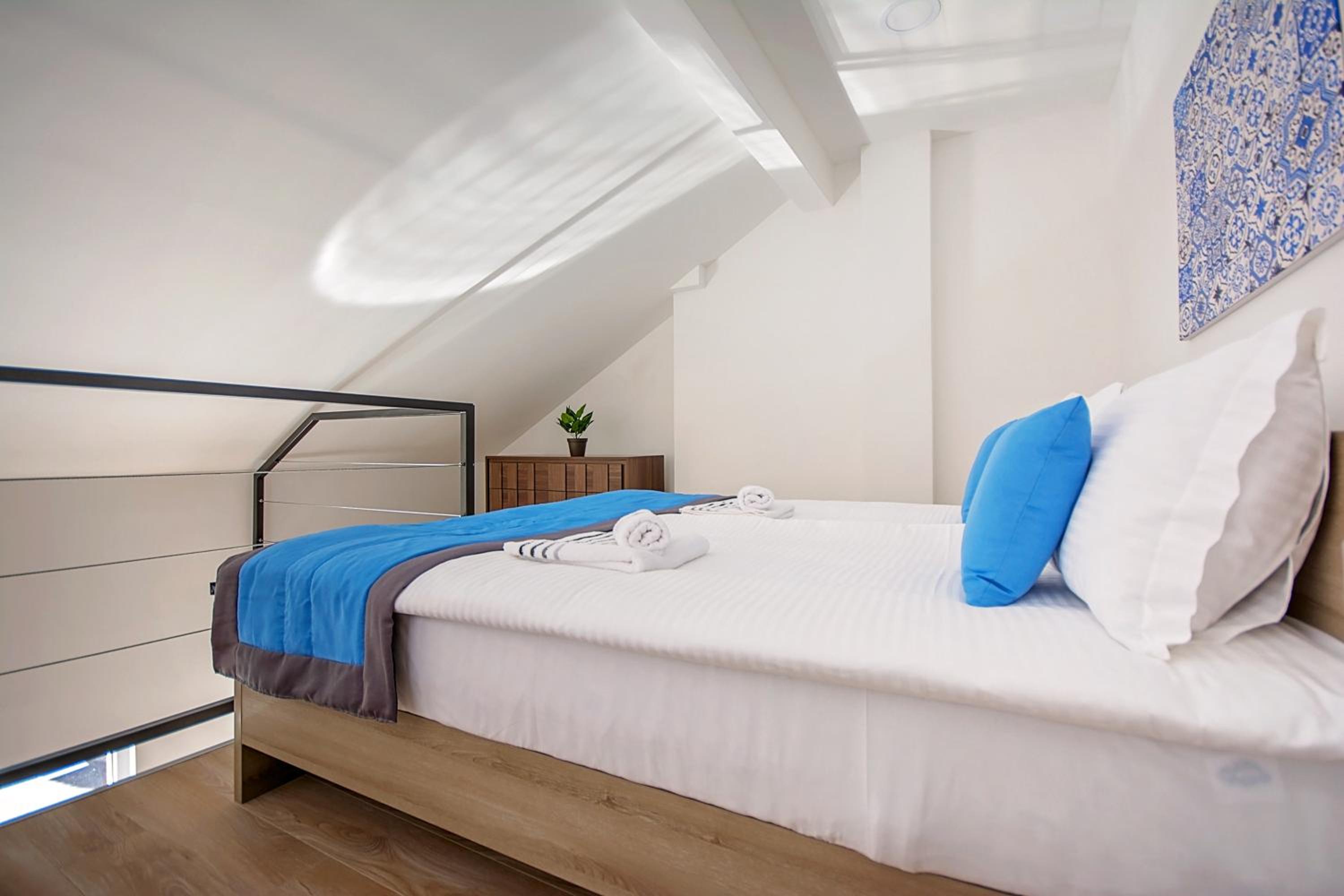 Duplex Suite - Photo 2