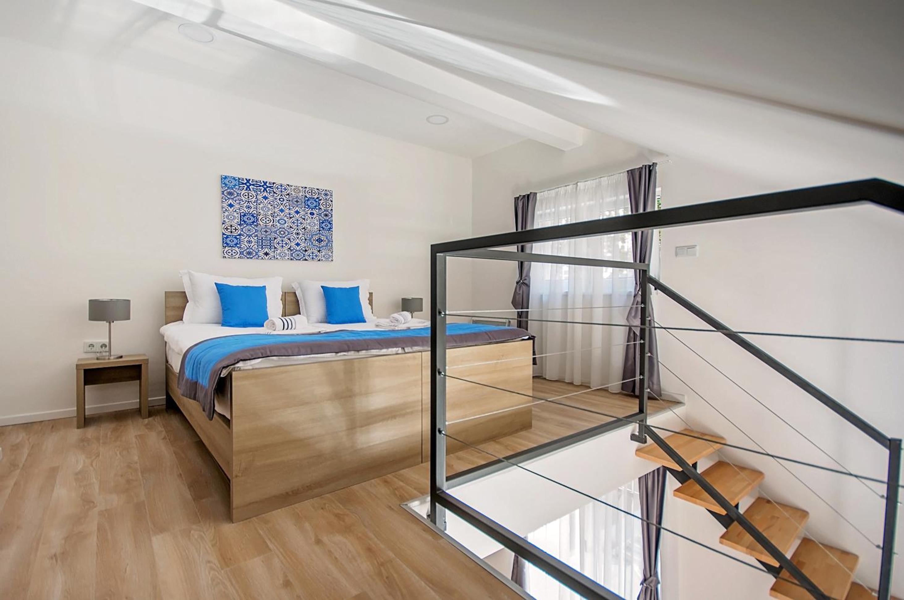 Duplex Suite - Photo 11