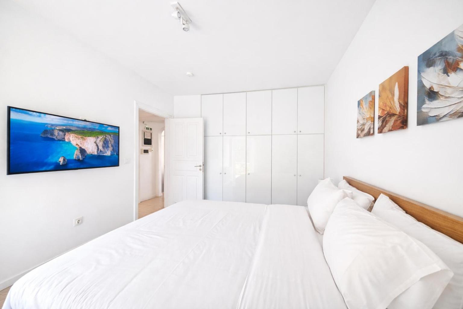 Two-Bedroom Apartment with Balcony photo 2