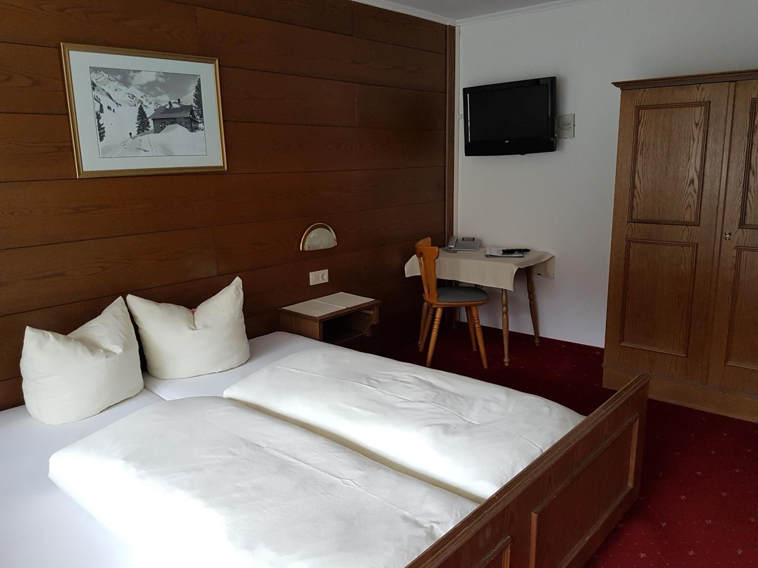 Standard Double or Twin Room photo 2