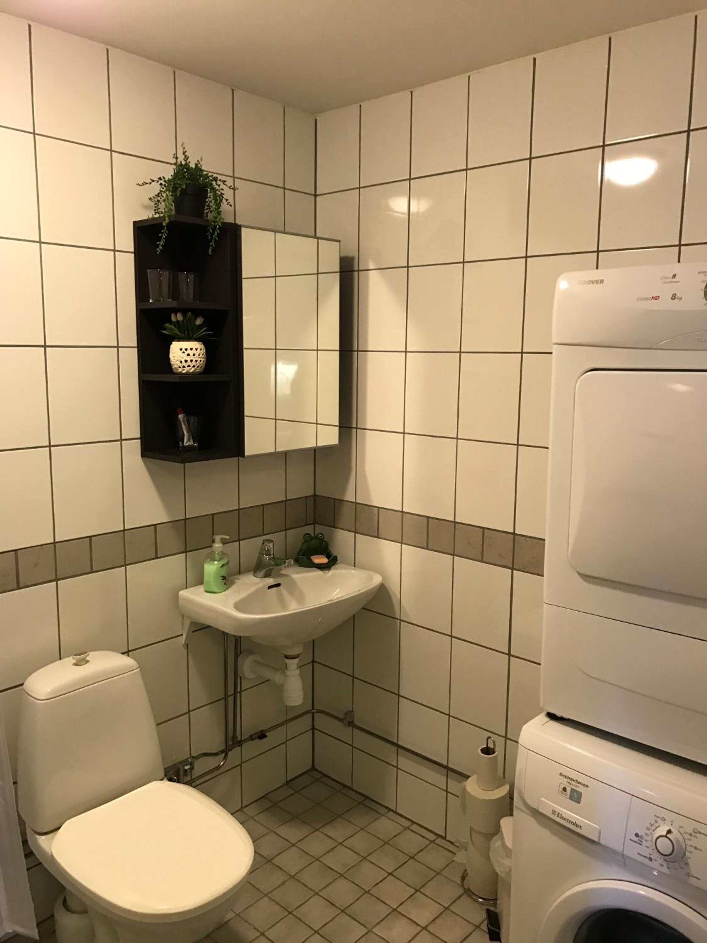 Economy Triple Room with Shared Bathroom photo 3