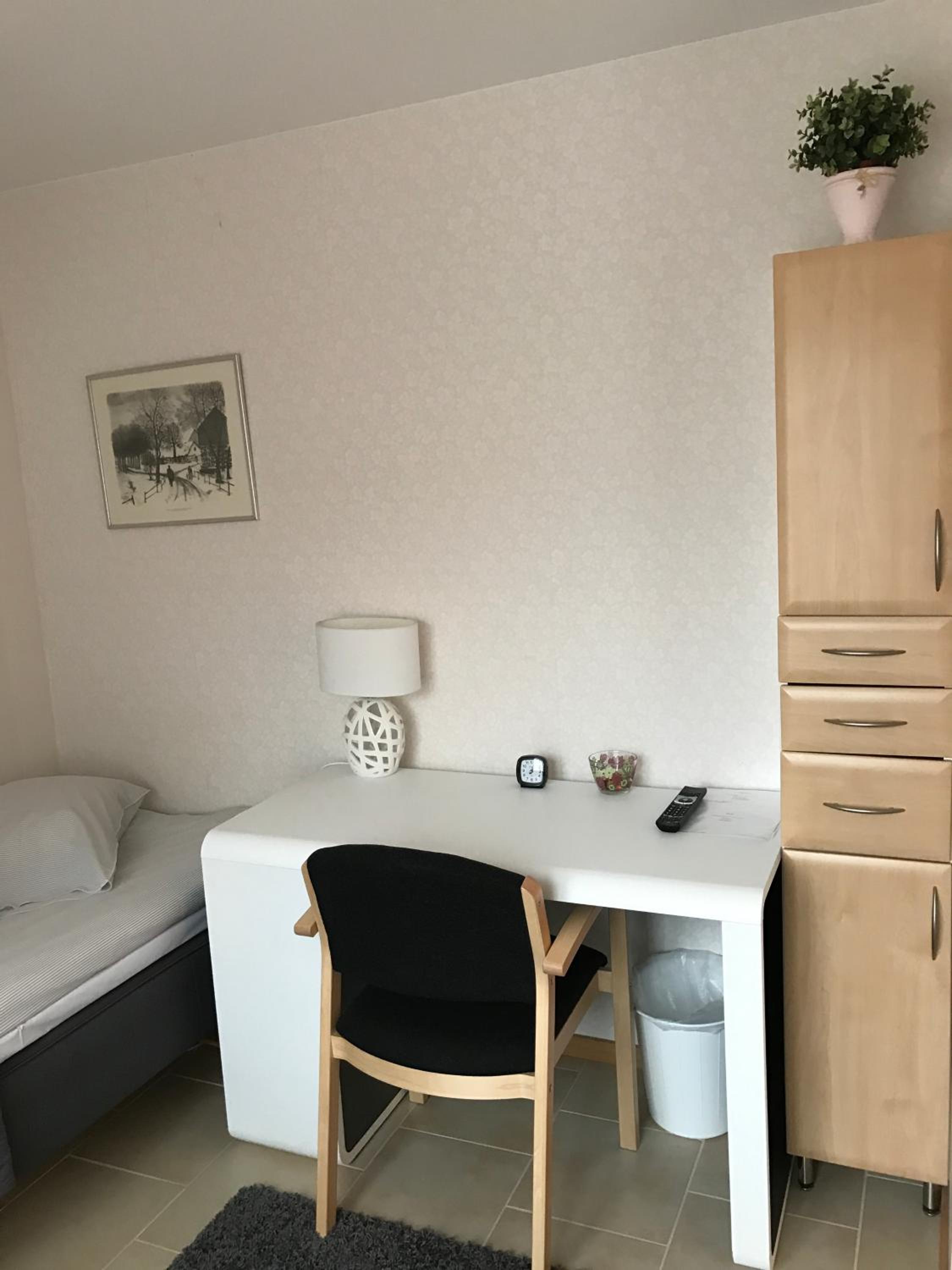 Economy Single Room with Shared Bathroom photo 3