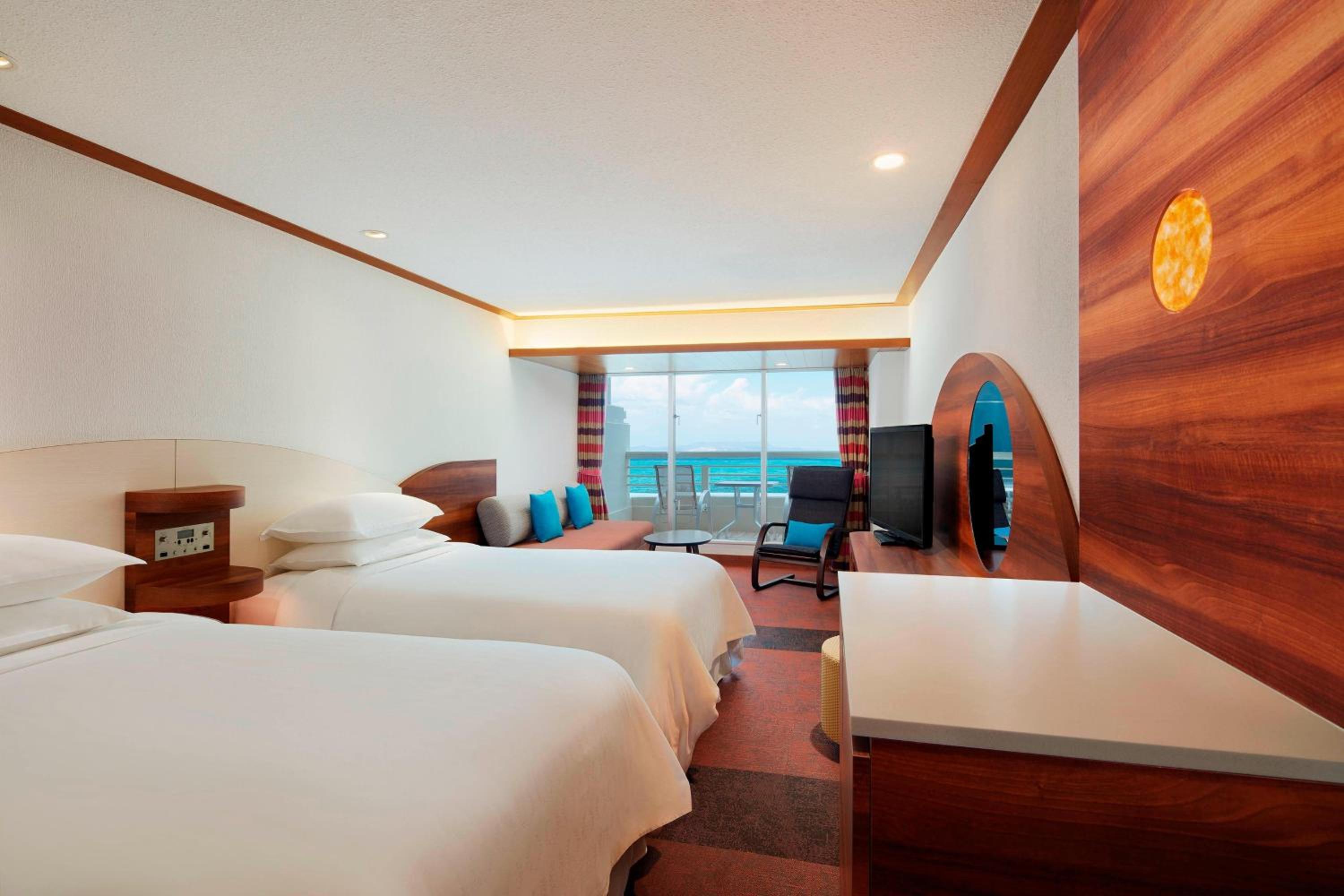 Deluxe Twin Room with Balcony and Ocean View - High Floor - Photo 1
