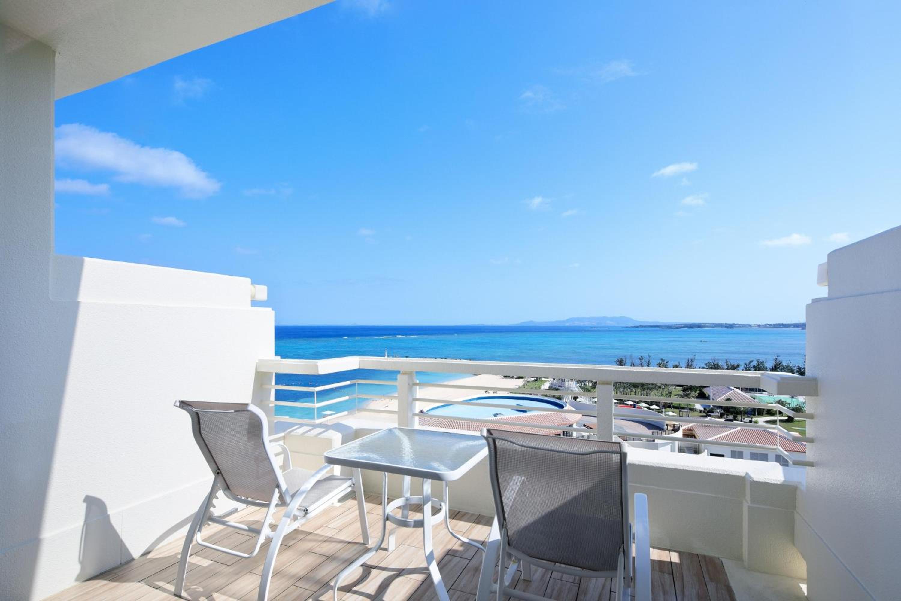 Deluxe Twin Room with Balcony and Ocean View - High Floor - Photo 4