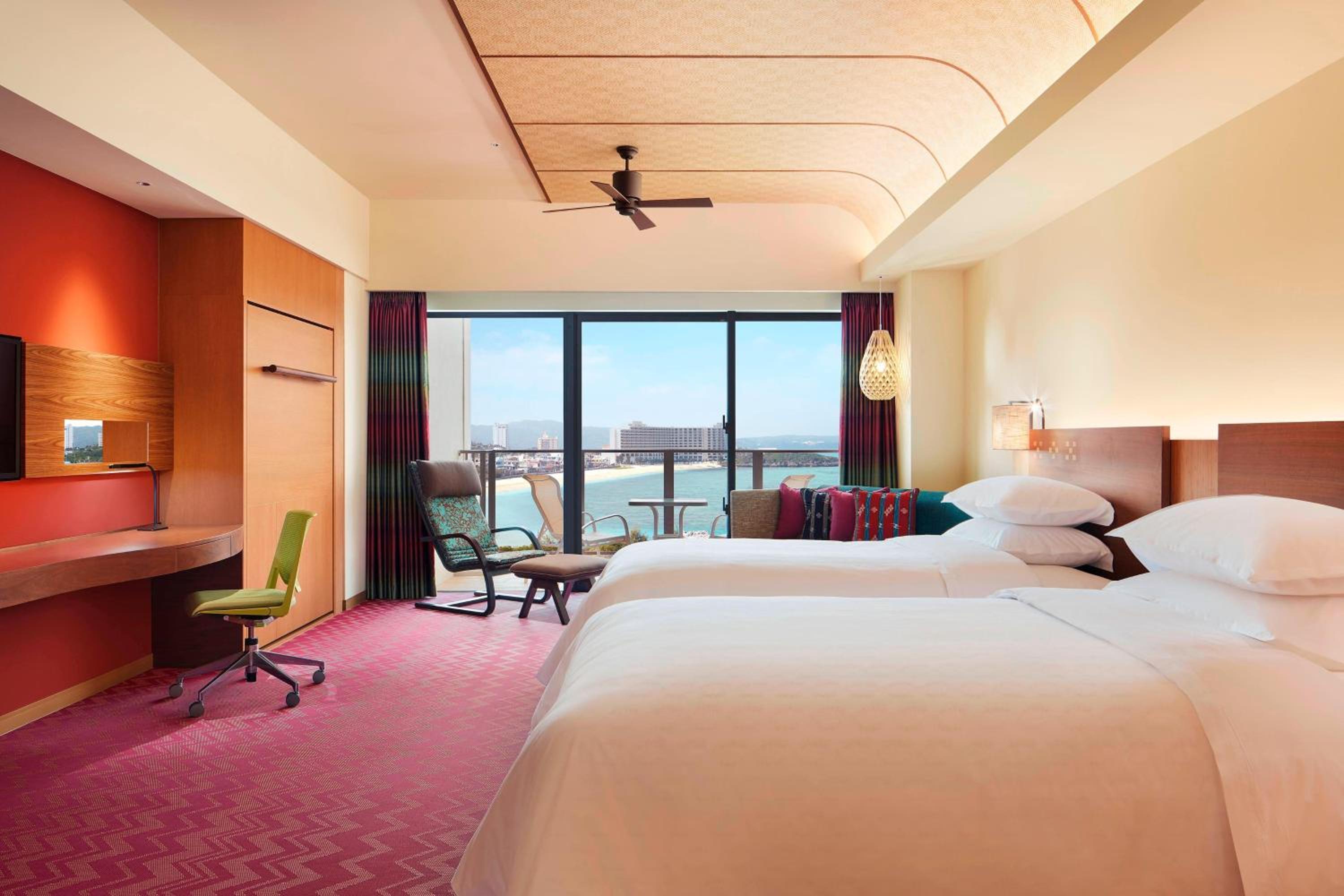 Premium Ocean Twin Room with Balcony and Ocean View photo 1