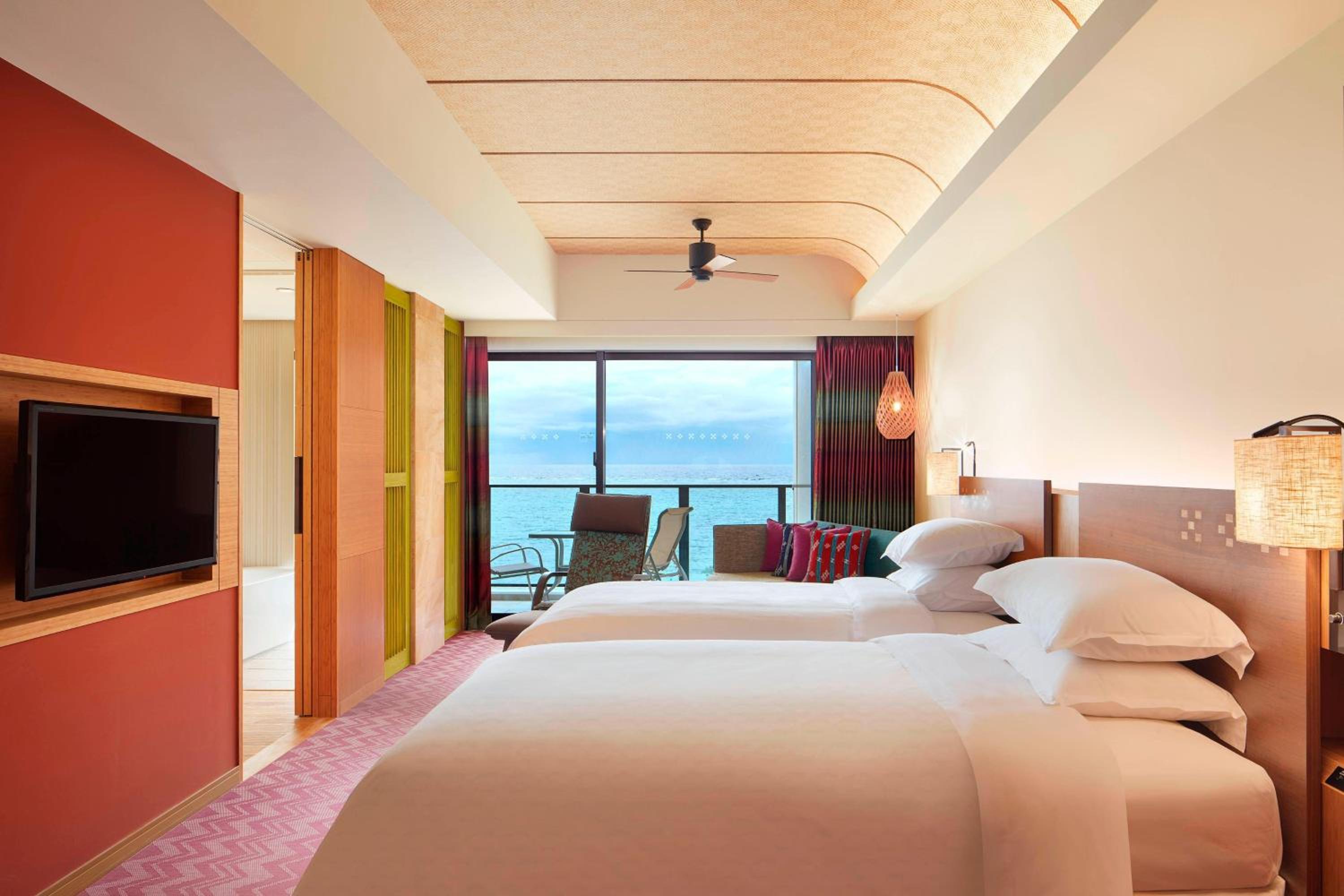 Premium Ocean Twin Room with Balcony and Ocean View photo 2