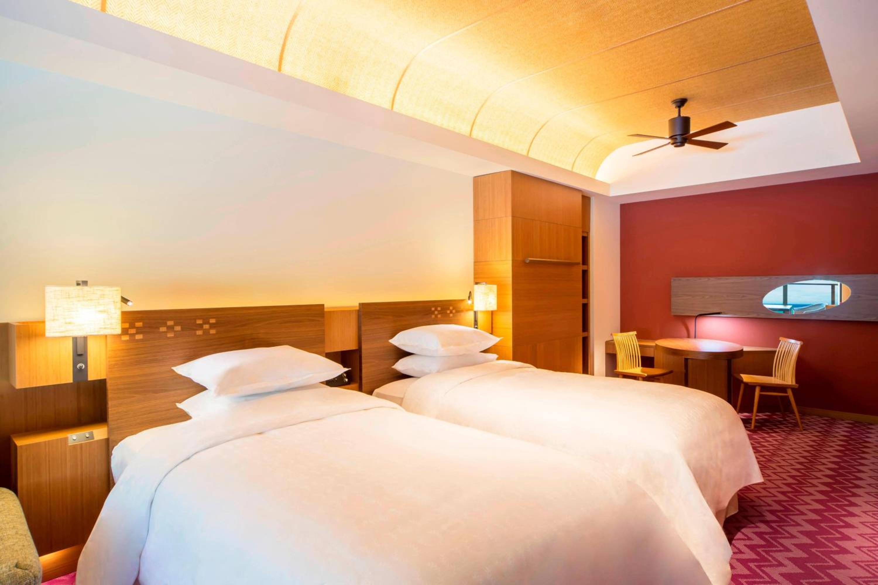 Premium Ocean Twin Room with Balcony and Ocean View photo 3