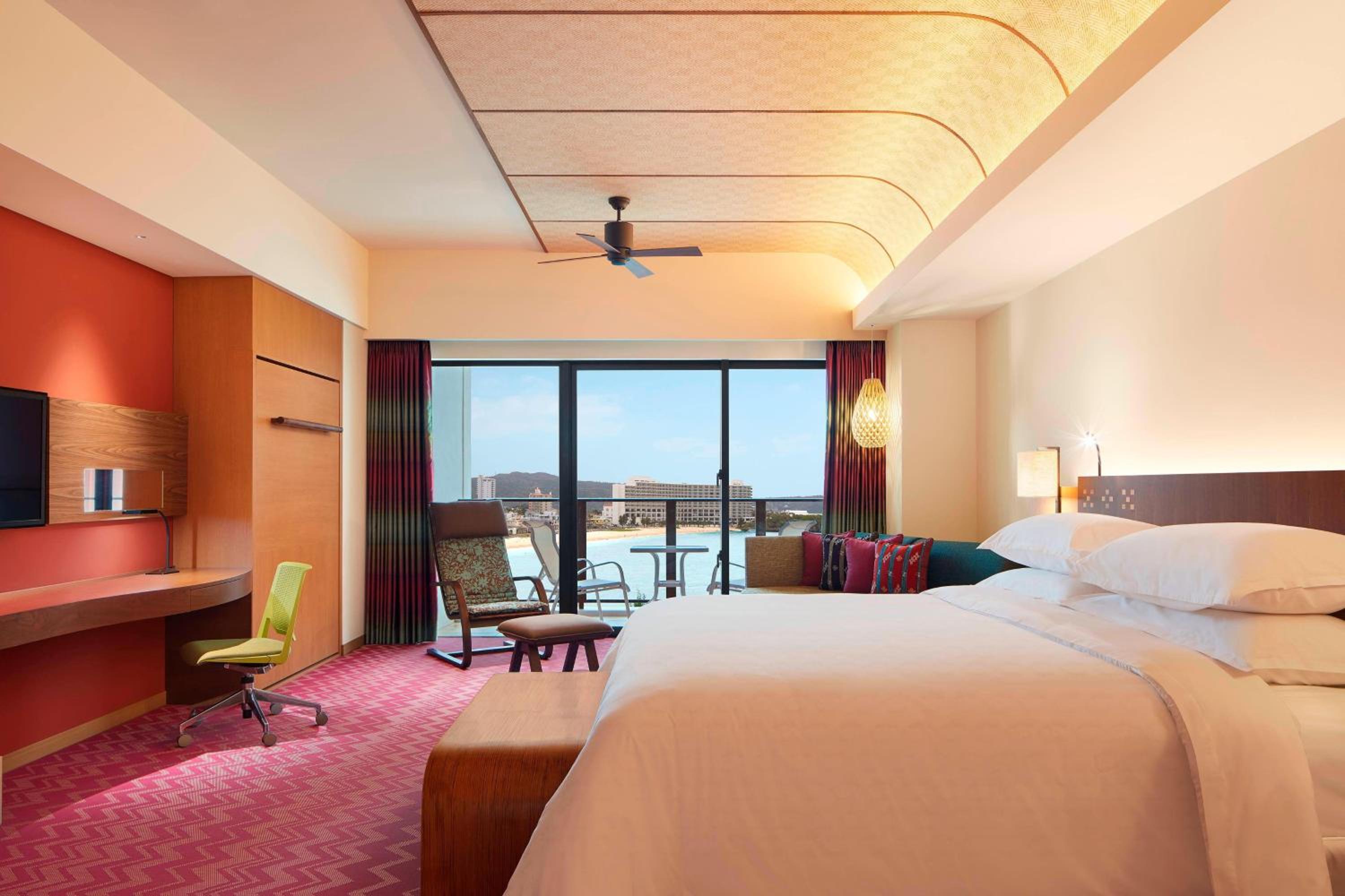 Premium Ocean King Room with Balcony and Ocean View photo 1