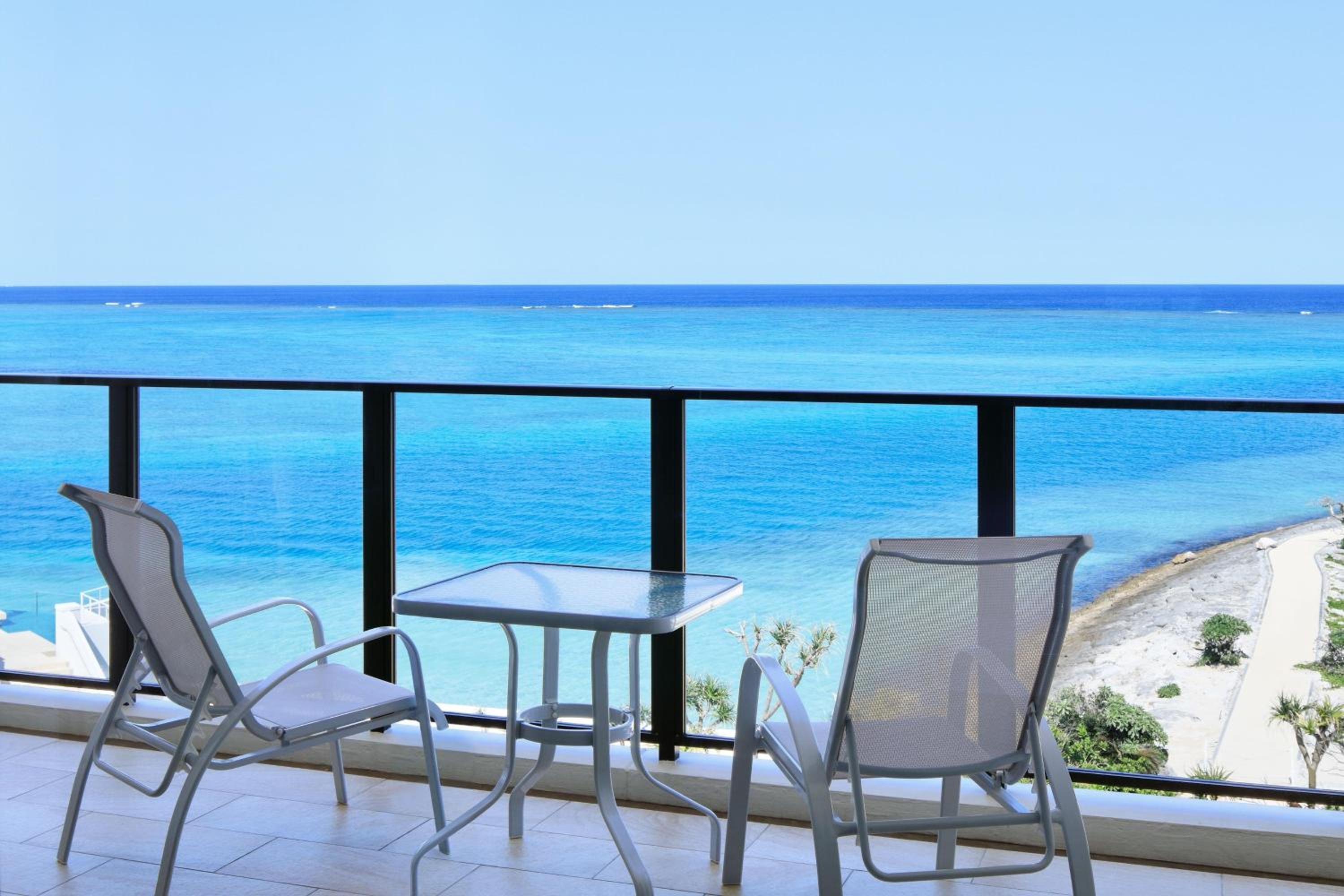 Premium Ocean King Room with Balcony and Ocean View photo 3