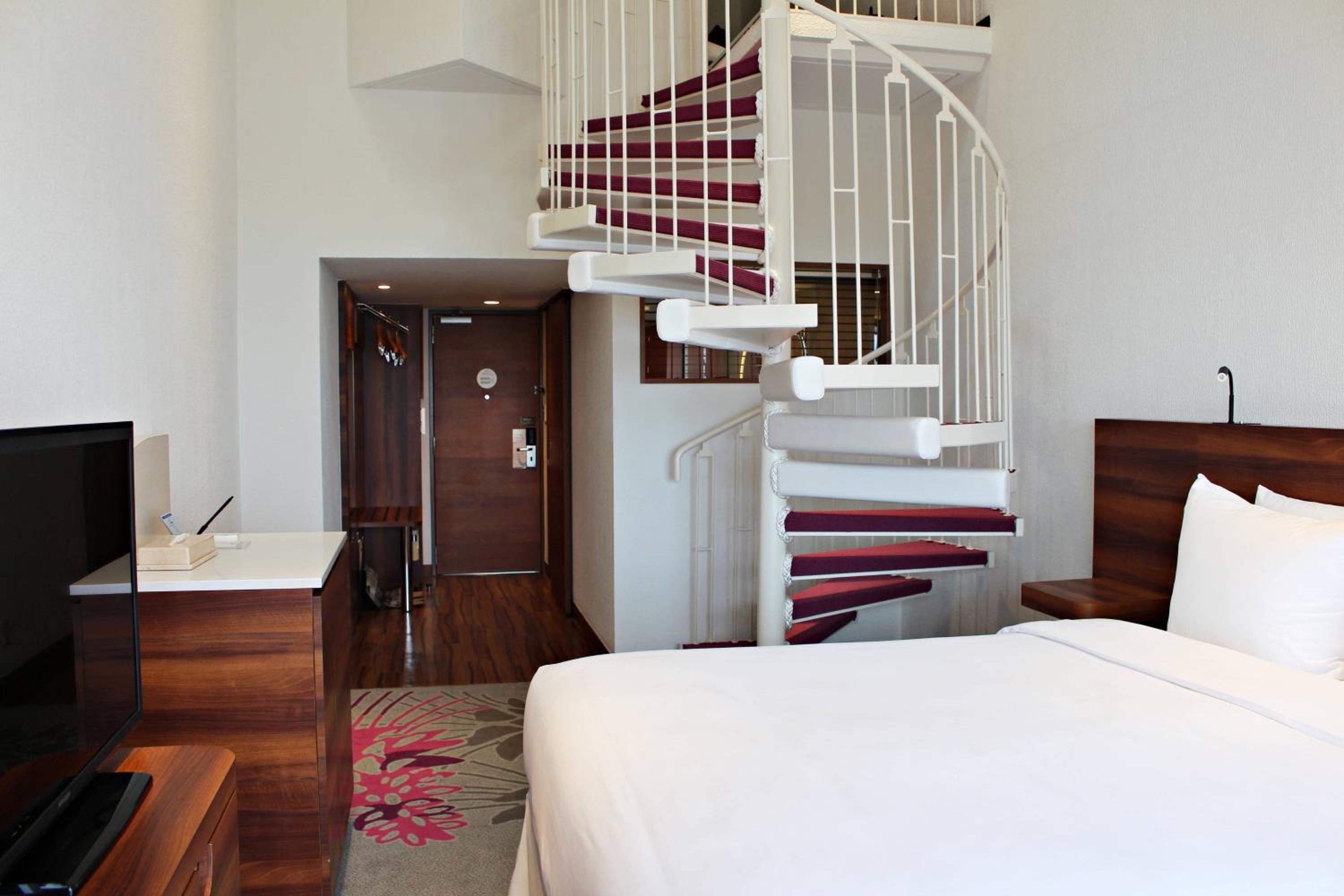 Ocean Maisonette Bi-Level Loft with King Bed and Ocean View photo 2