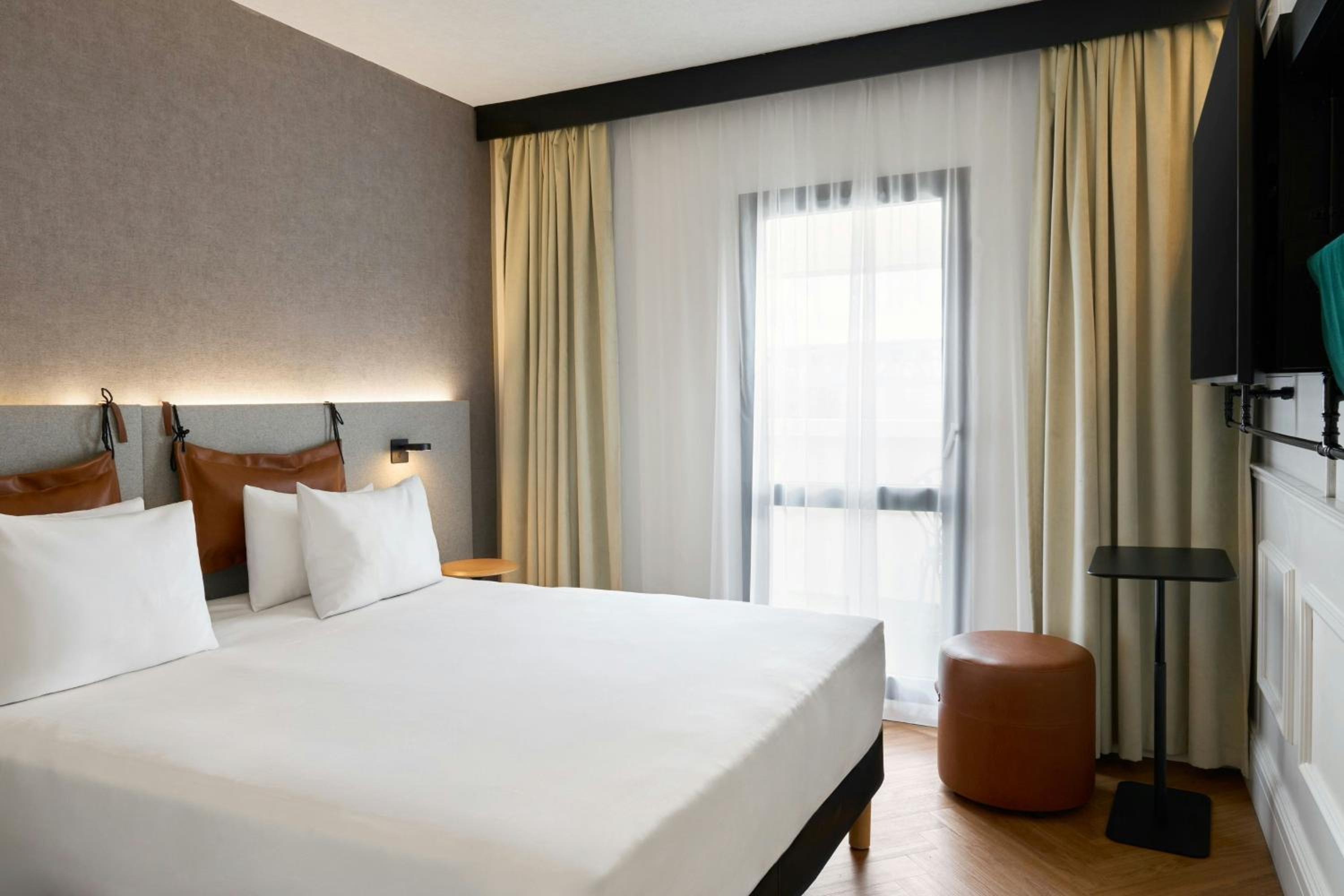 Supreme Queen Room with Balcony