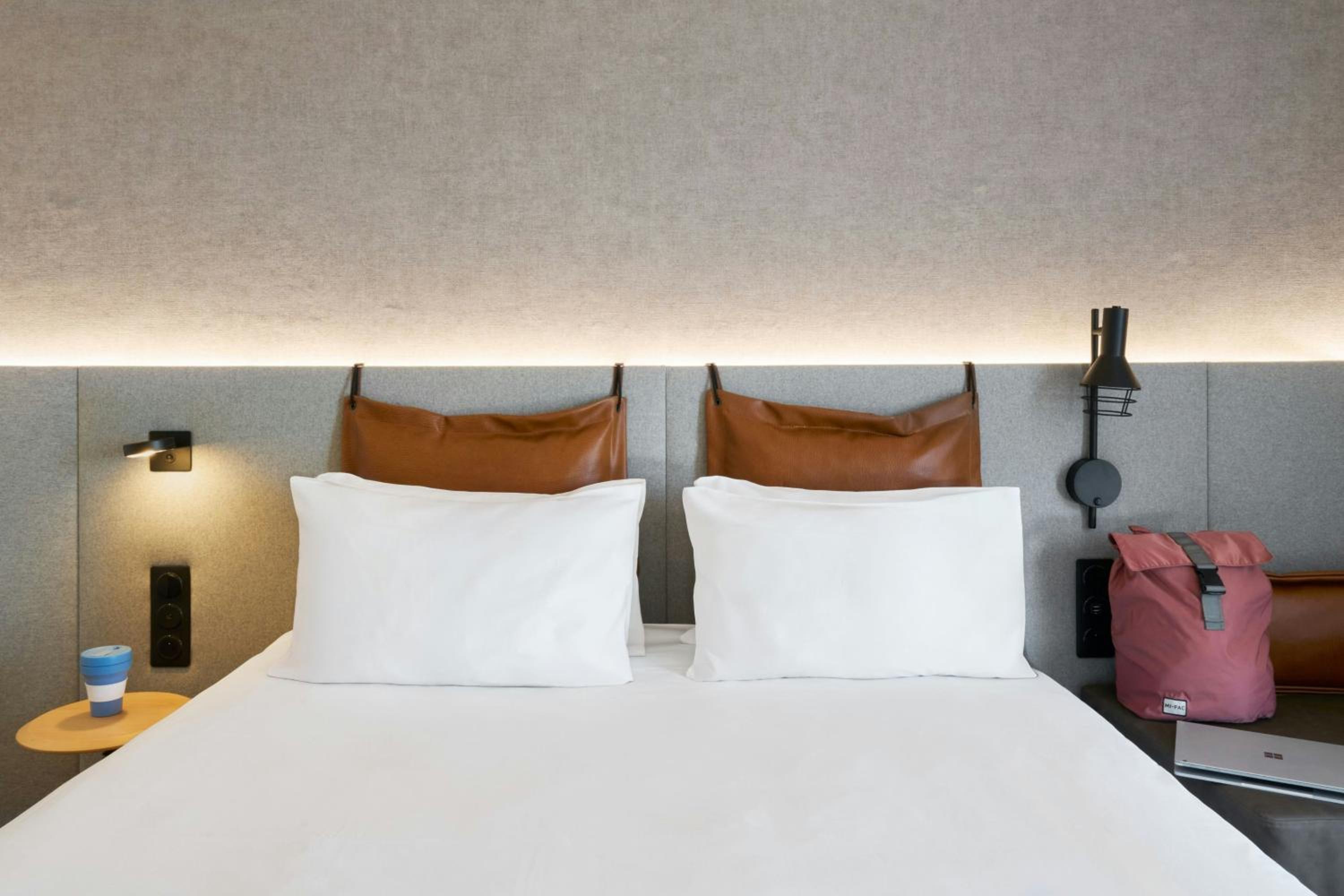Moxy Queen Room