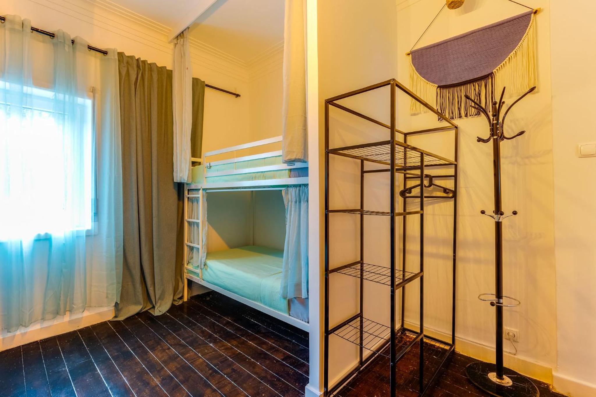 Bed in 6-Bed Mixed Dormitory Room