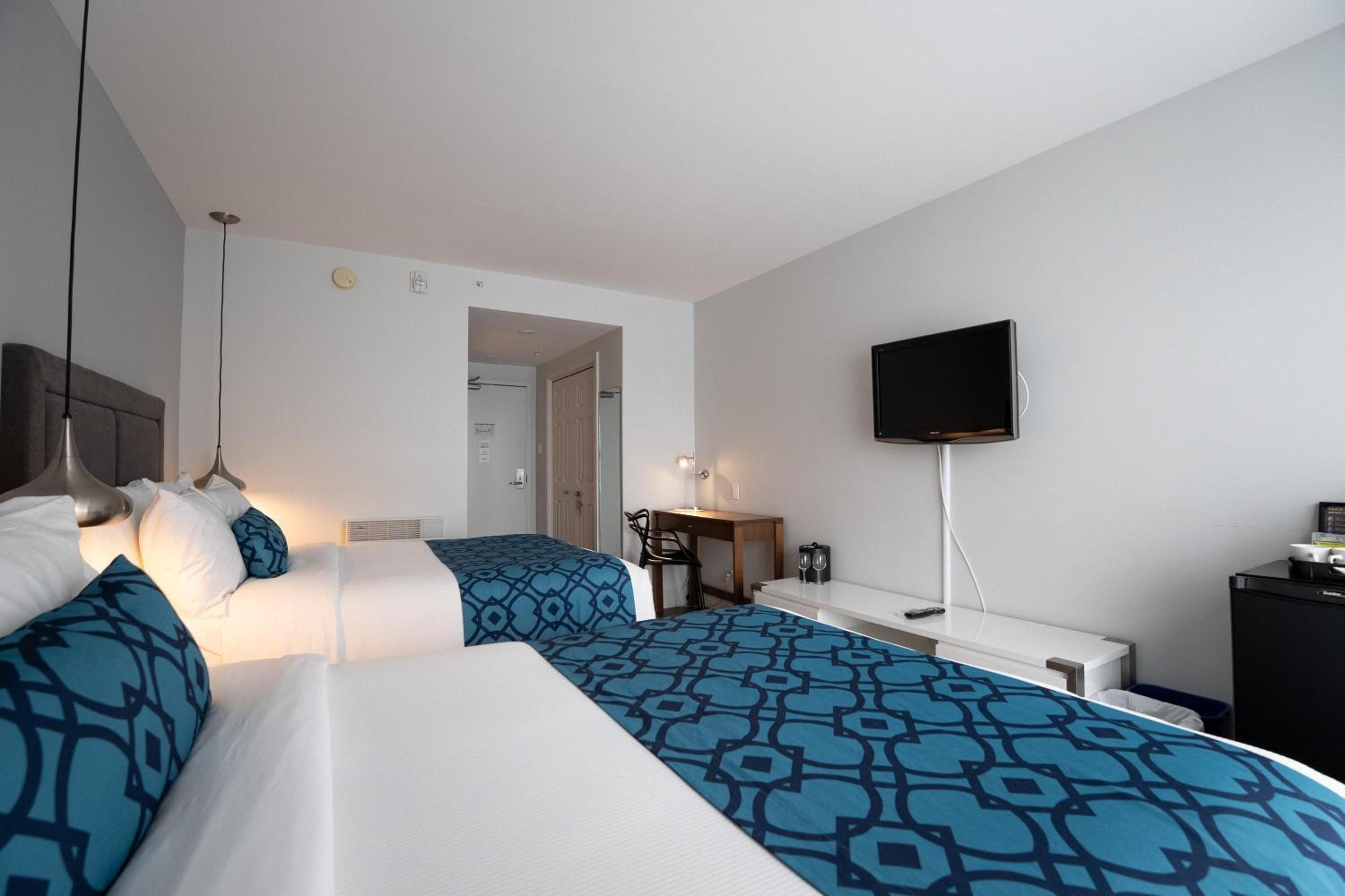 Double Room with Two Double Beds and Walk-In Shower - Balcony/Second Floor/Non-Smoking