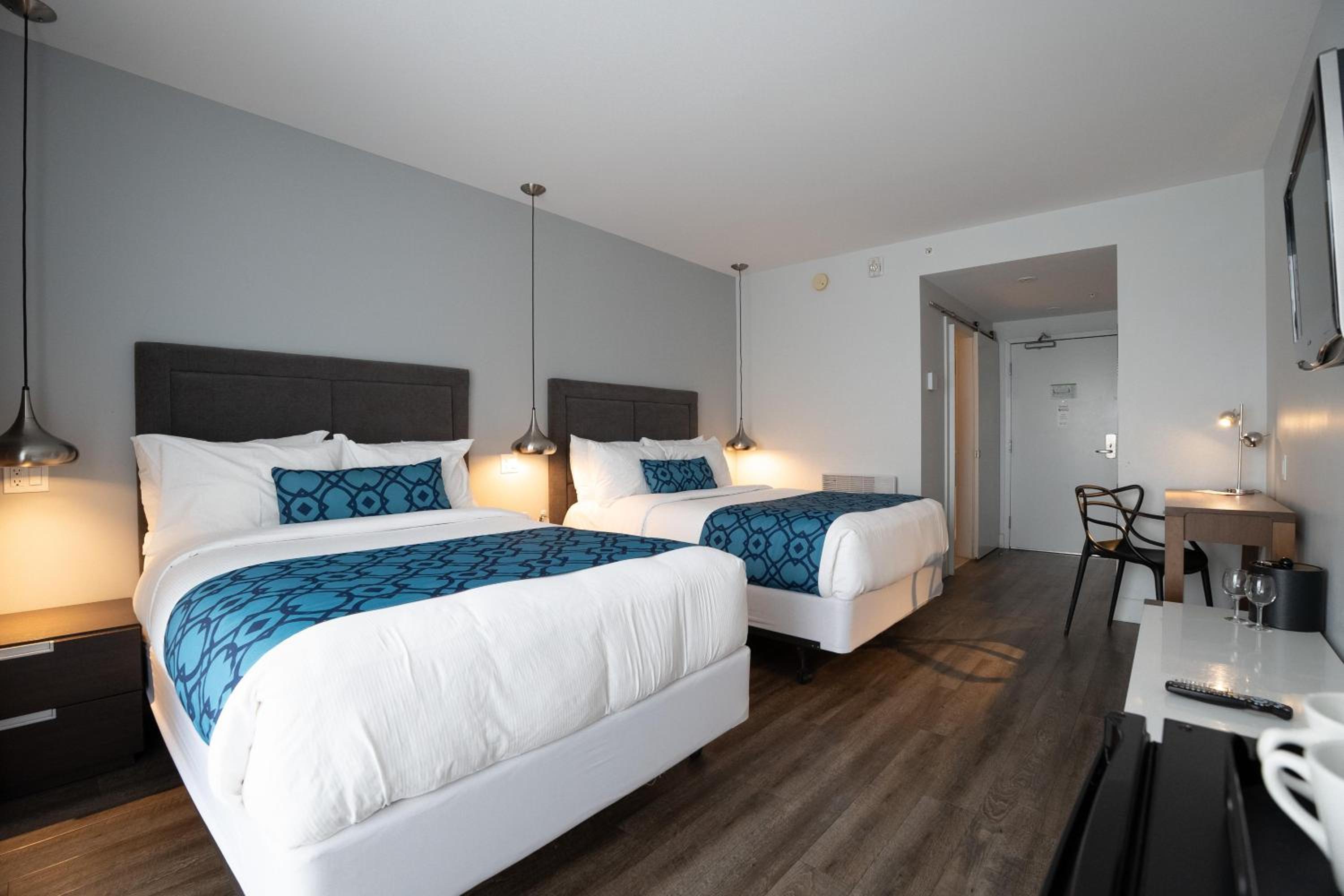 Double Room with Two Double Beds and Walk-In Shower - Balcony/Second Floor/Non-Smoking photo 3