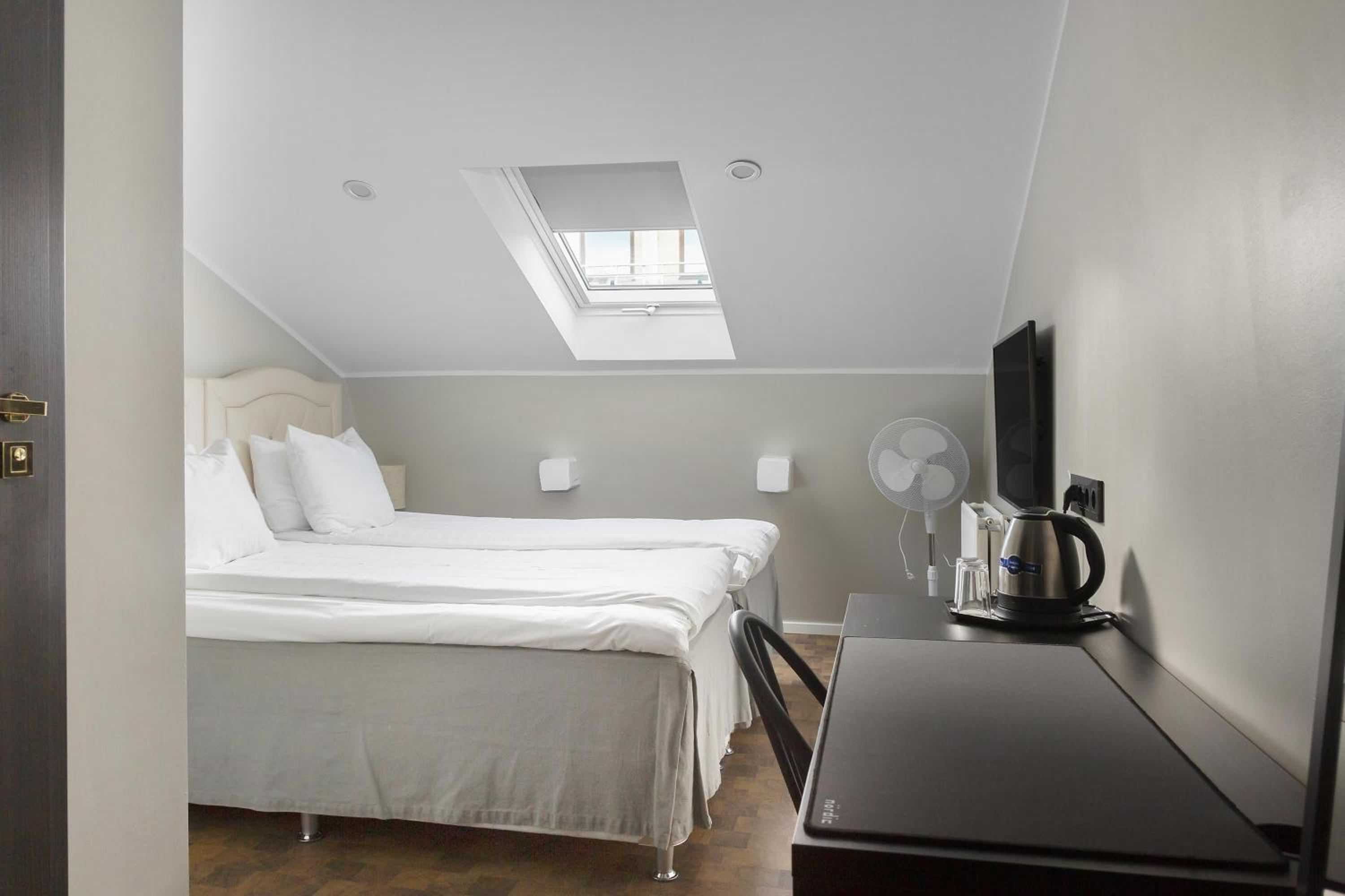 Economy Twin Room - Non-Smoking