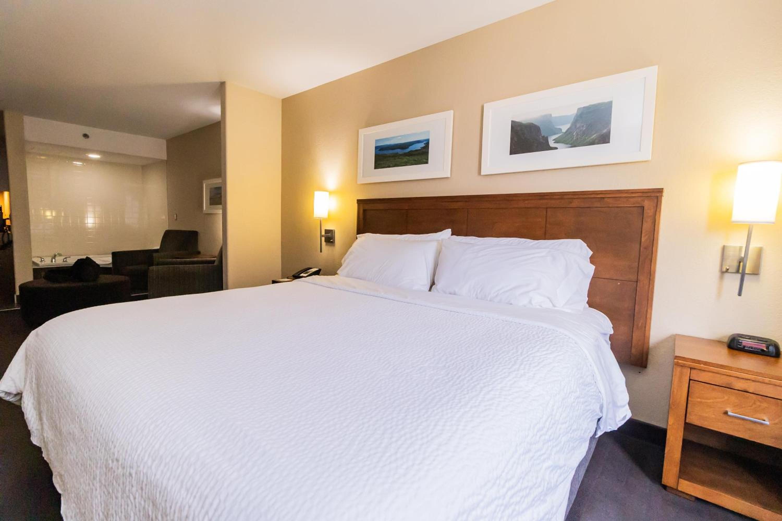 King Suite with Spa Bath and Fireplace - Non-Smoking