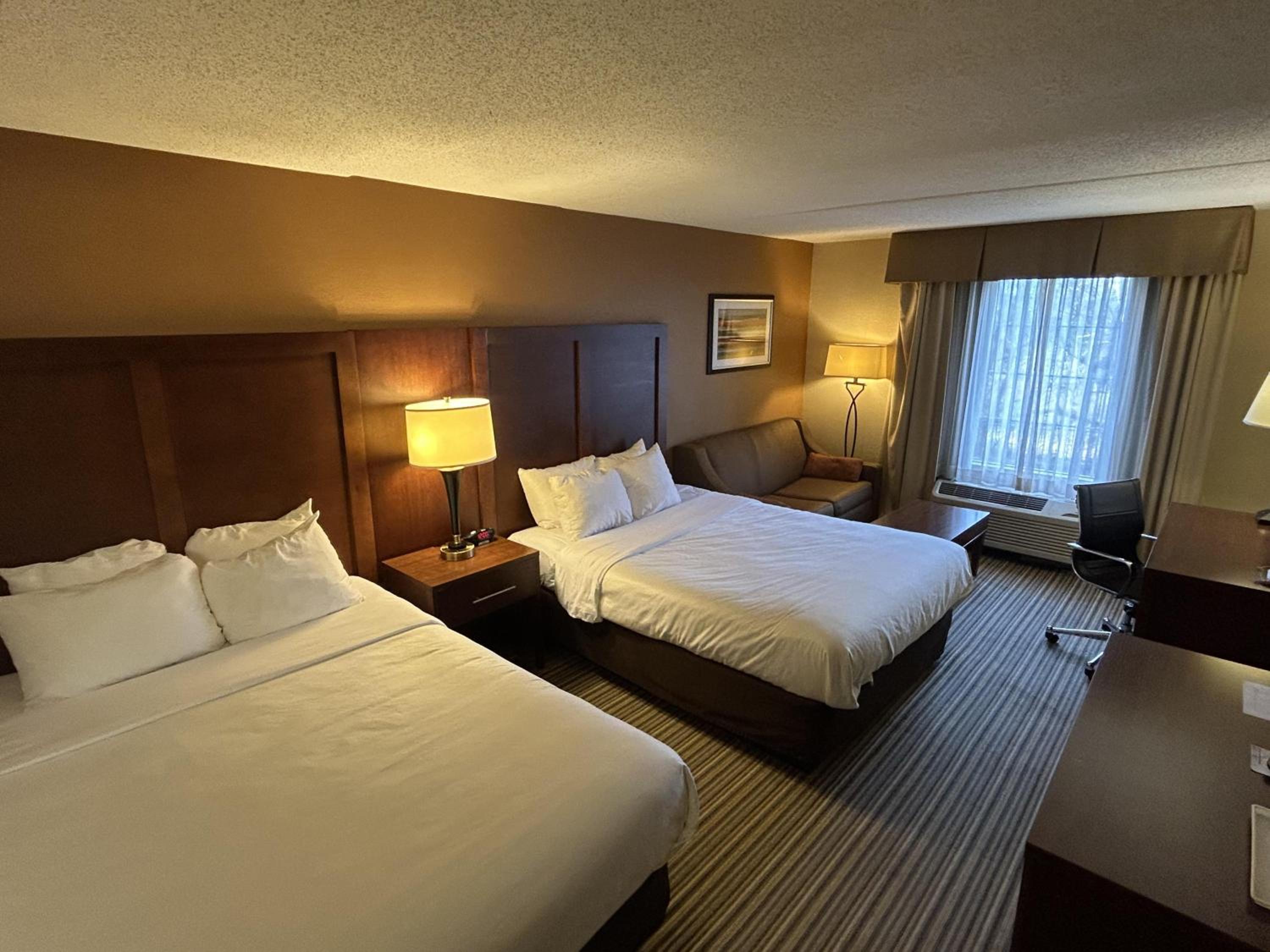 Queen Room with Two Queen Beds and Sofa Bed - Non-Smoking - Photo 2