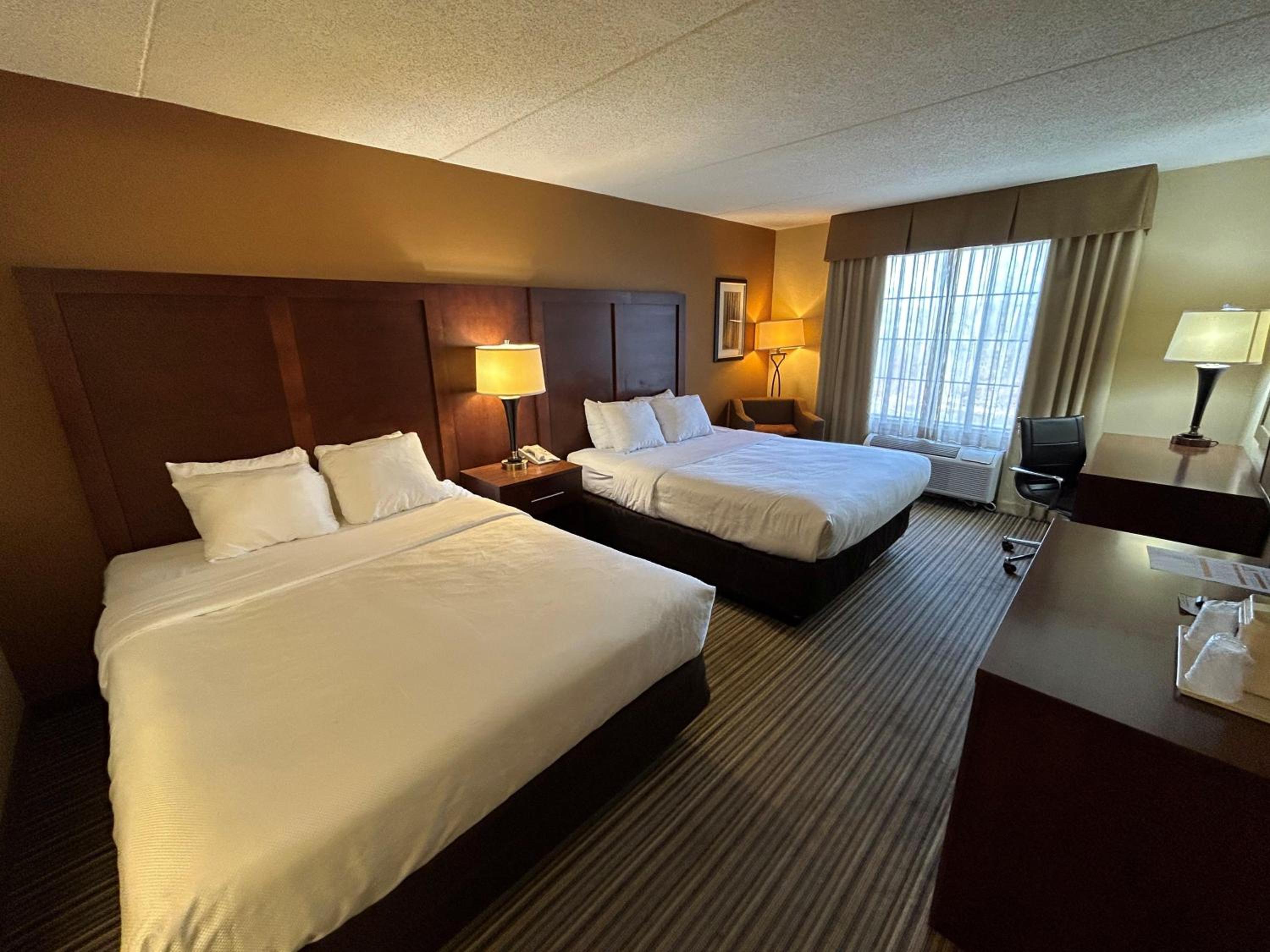 Queen Room with Two Queen Beds - Non-Smoking - Photo 1